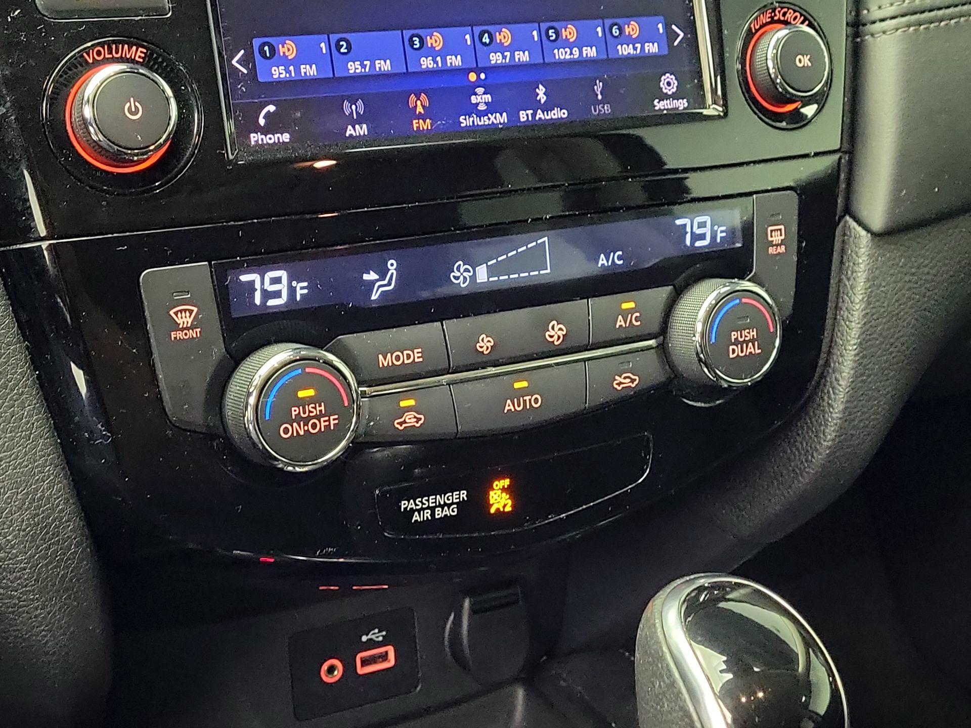 Thumbnail: 2019 Nissan Rogue - 17