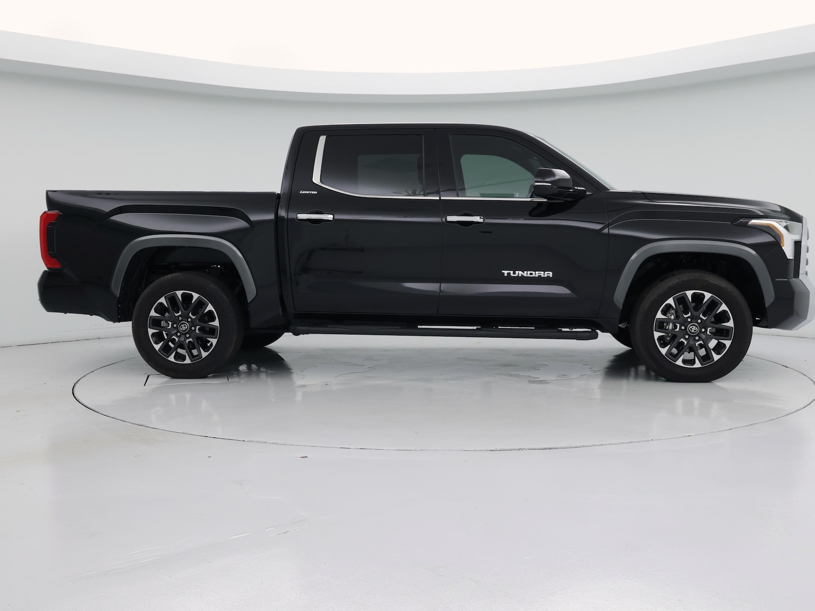2026 Toyota Tundra Limited - Photo 8