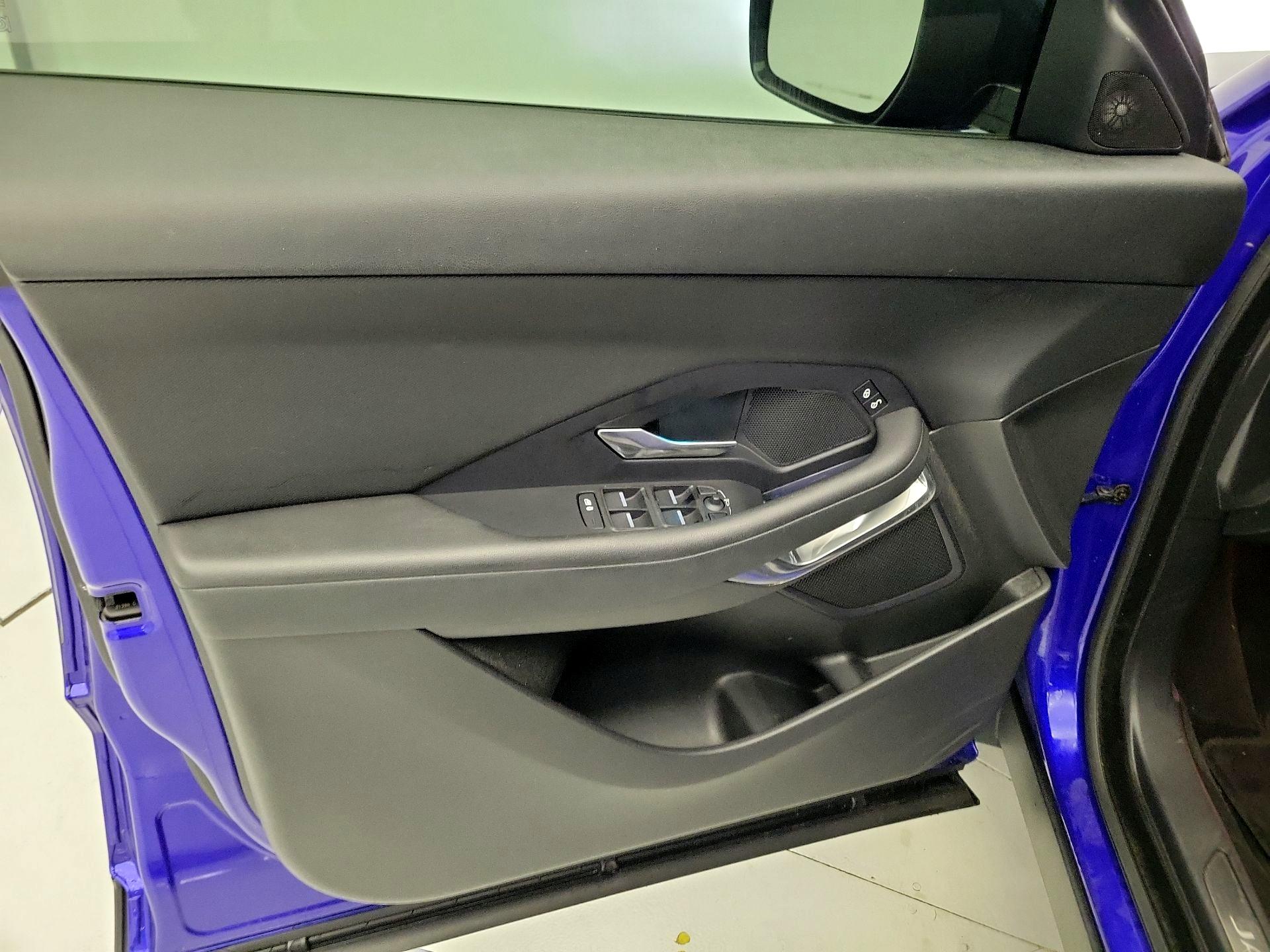 Thumbnail: 2019 Jaguar E-Pace - 12