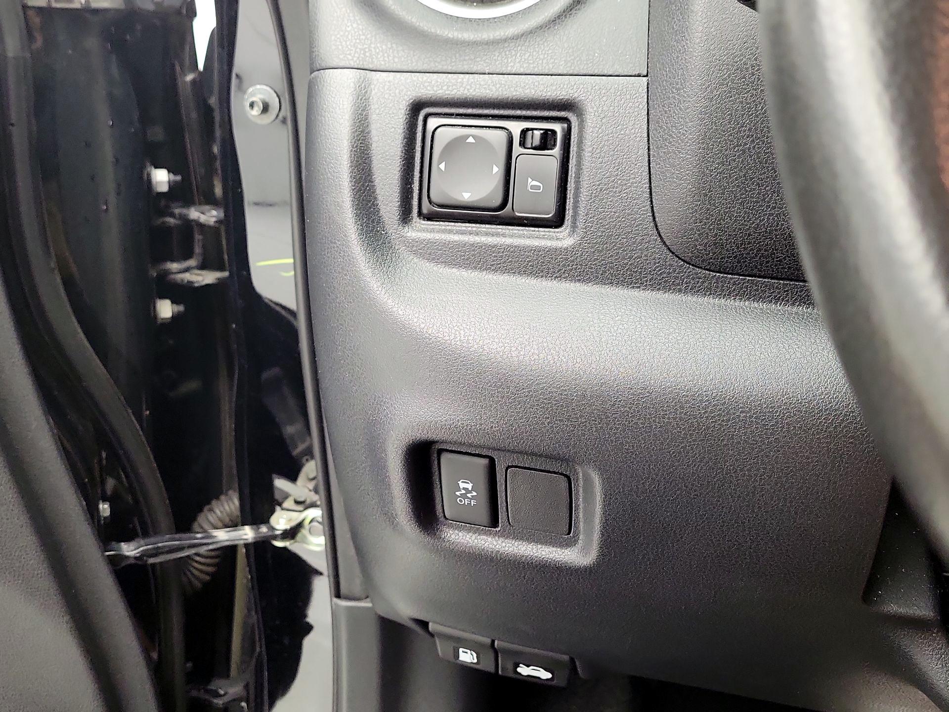 Thumbnail: 2017 Nissan Versa Note - 13
