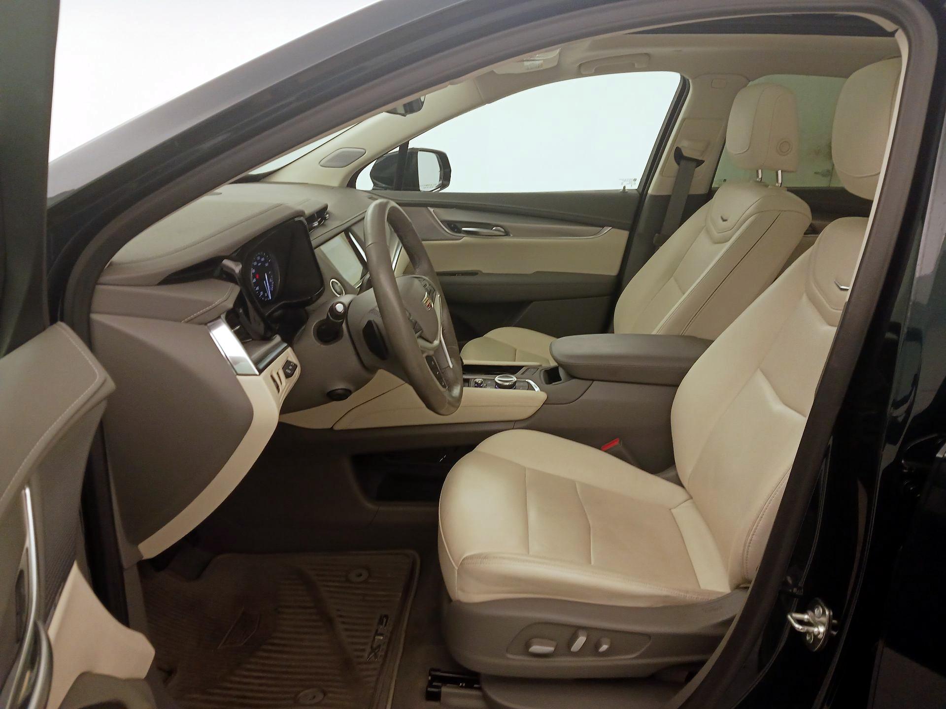Thumbnail: 2024 Cadillac XT5 - 11