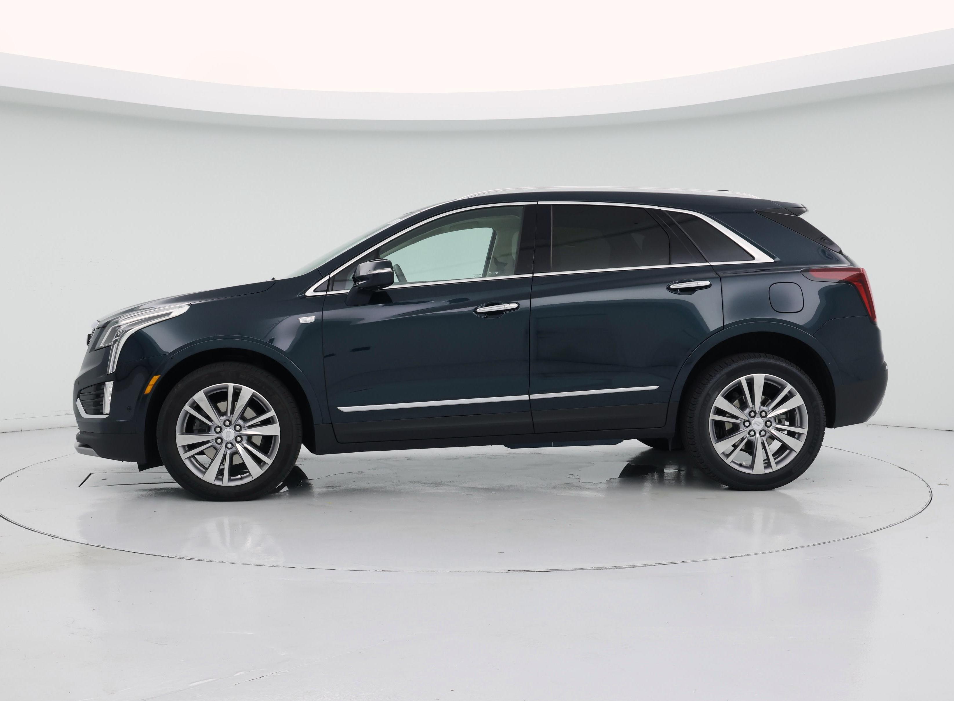 Thumbnail: 2024 Cadillac XT5 - 3