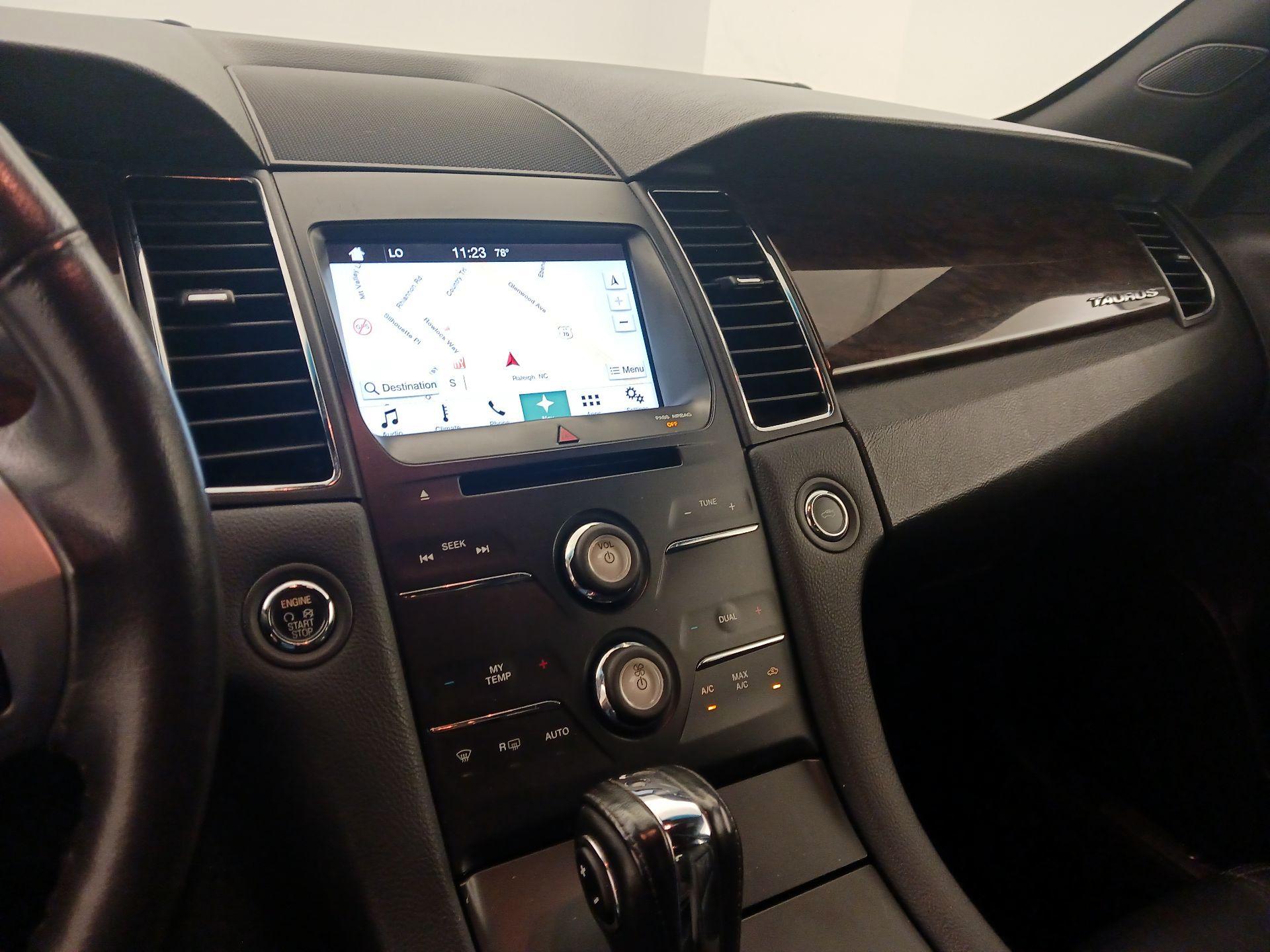 Thumbnail: 2016 Ford Taurus - 14
