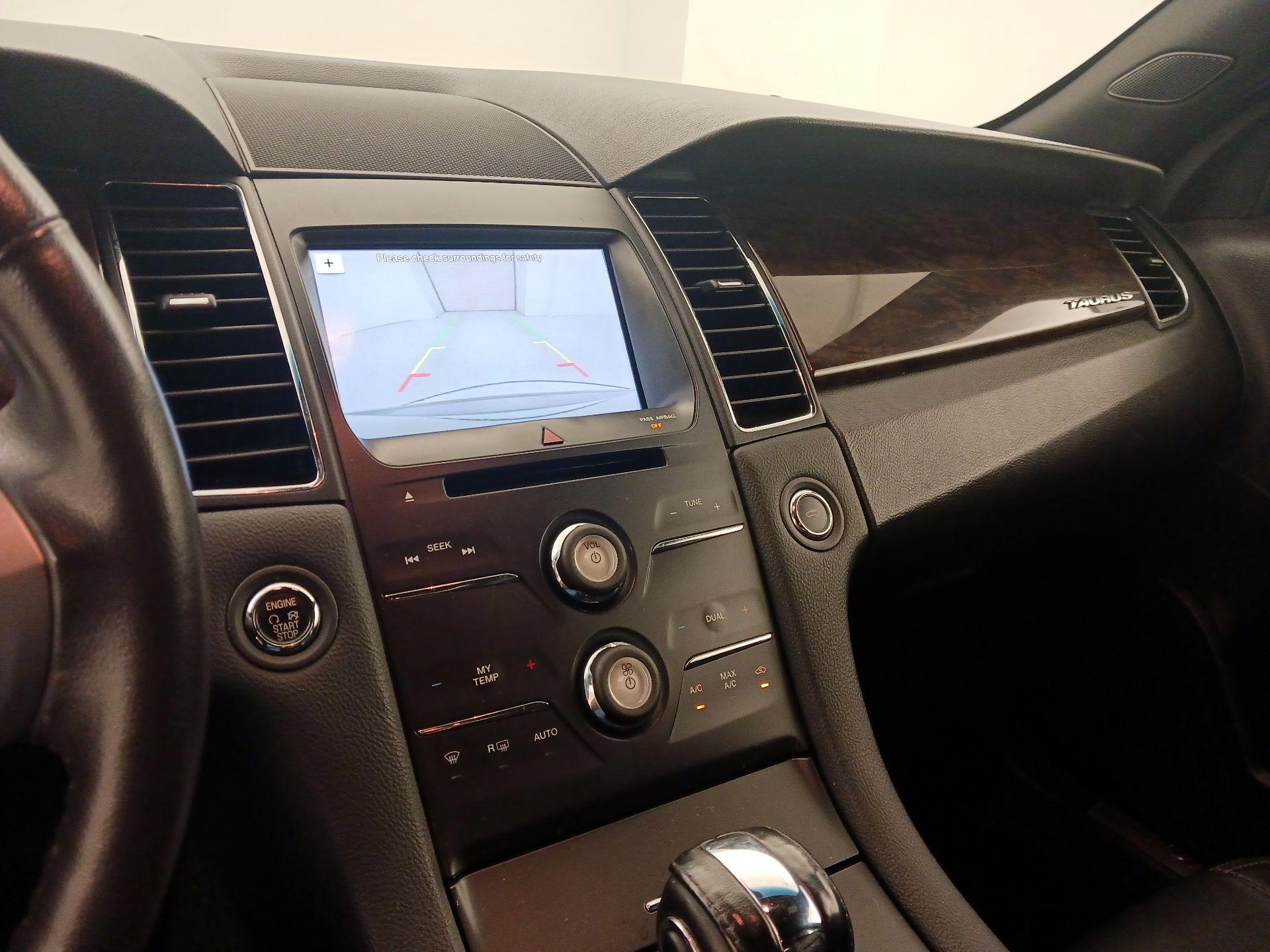 Thumbnail: 2016 Ford Taurus - 15