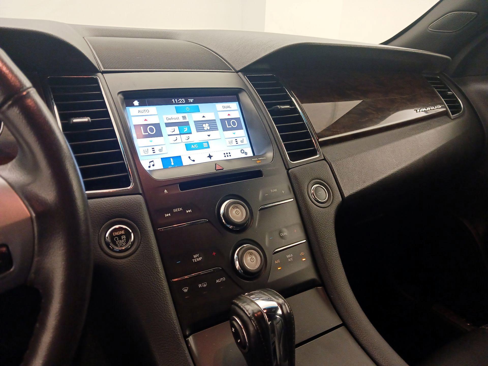 Thumbnail: 2016 Ford Taurus - 17