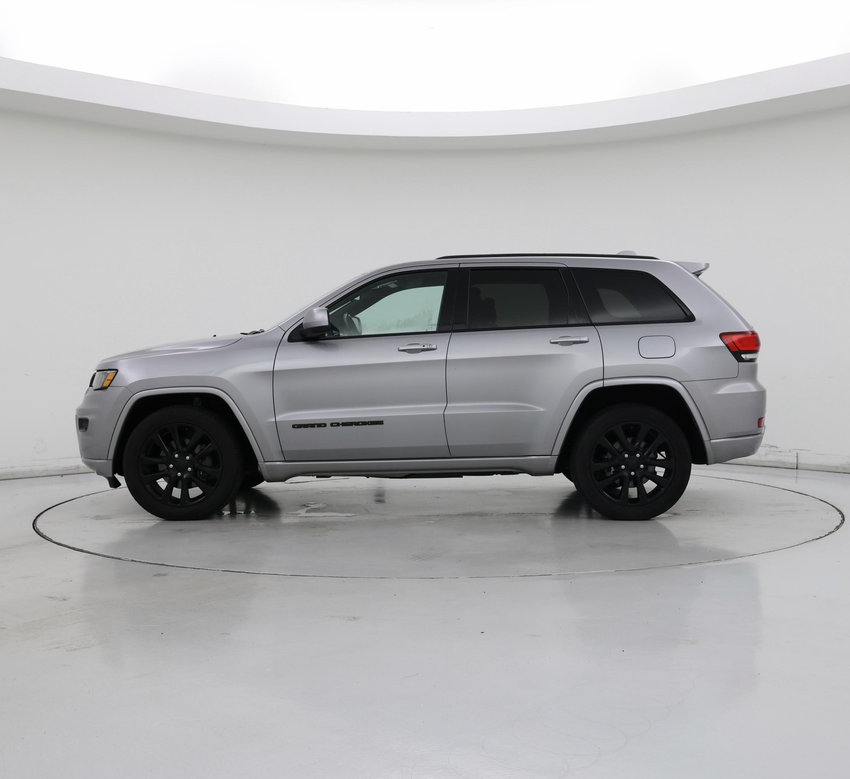 Thumbnail: 2017 Jeep Grand Cherokee - 3