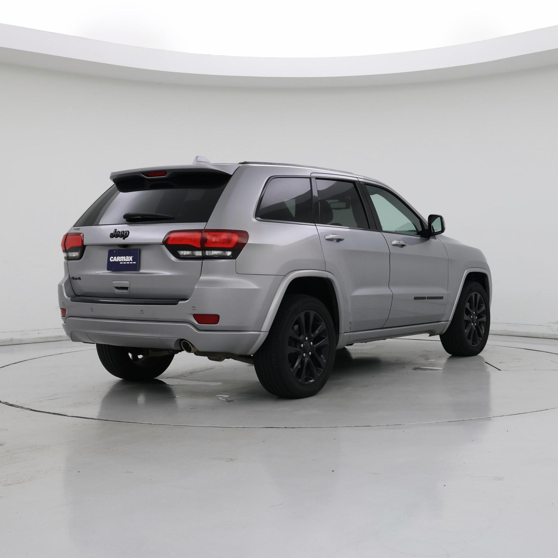 Thumbnail: 2017 Jeep Grand Cherokee - 8