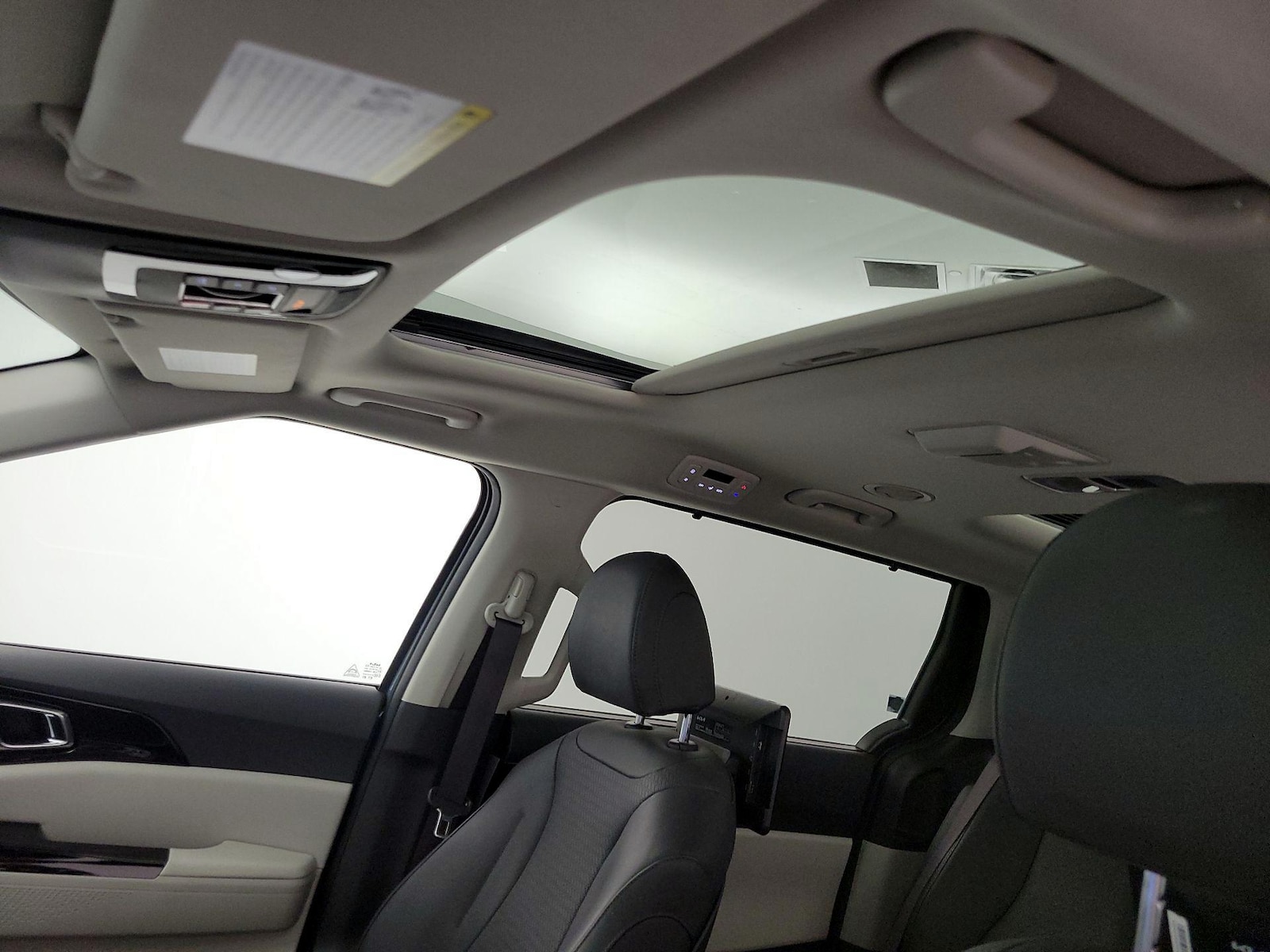Sunroof(s) & Overhead Airbags