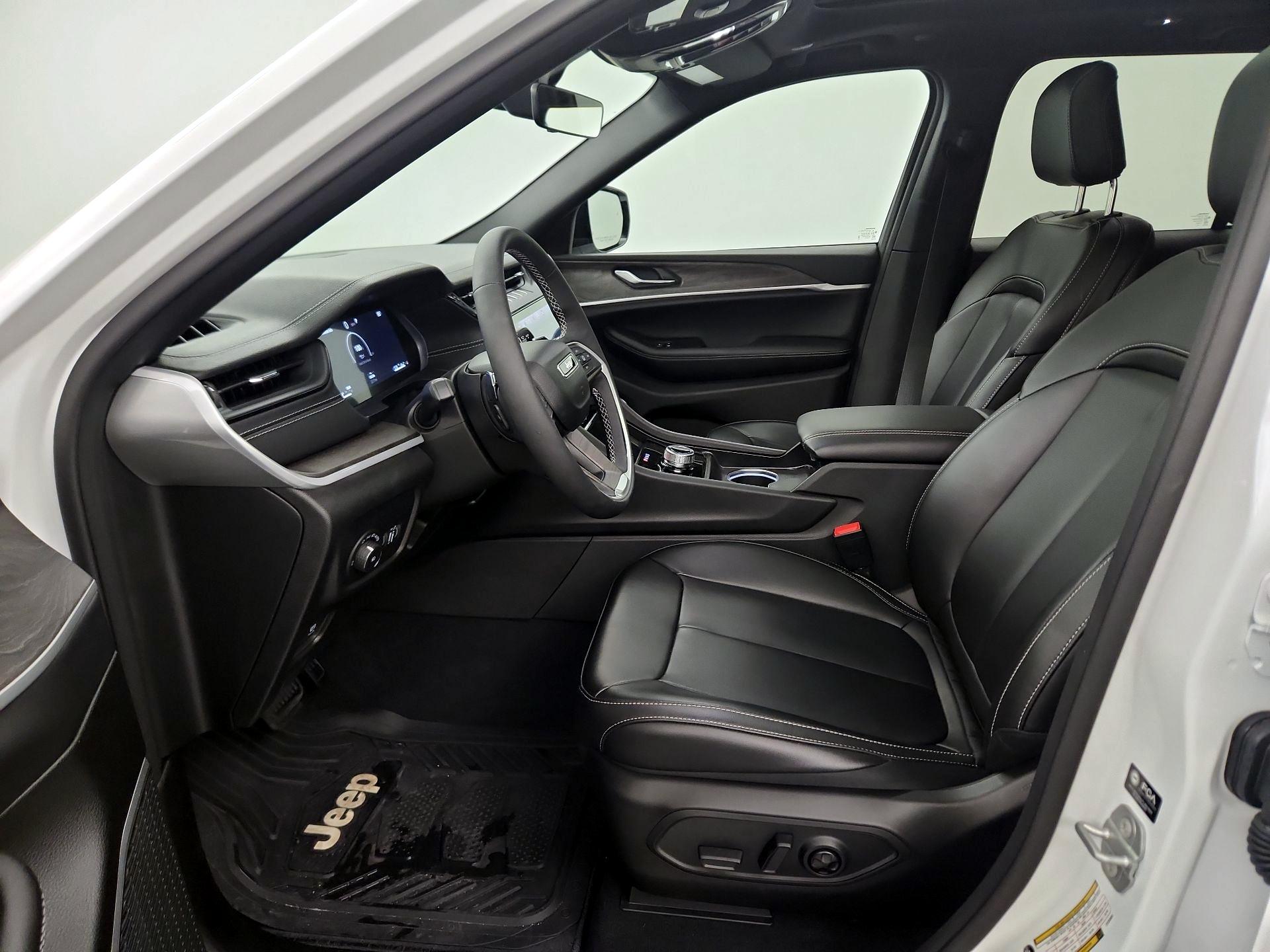 Thumbnail: 2026 Jeep Grand Cherokee - 11