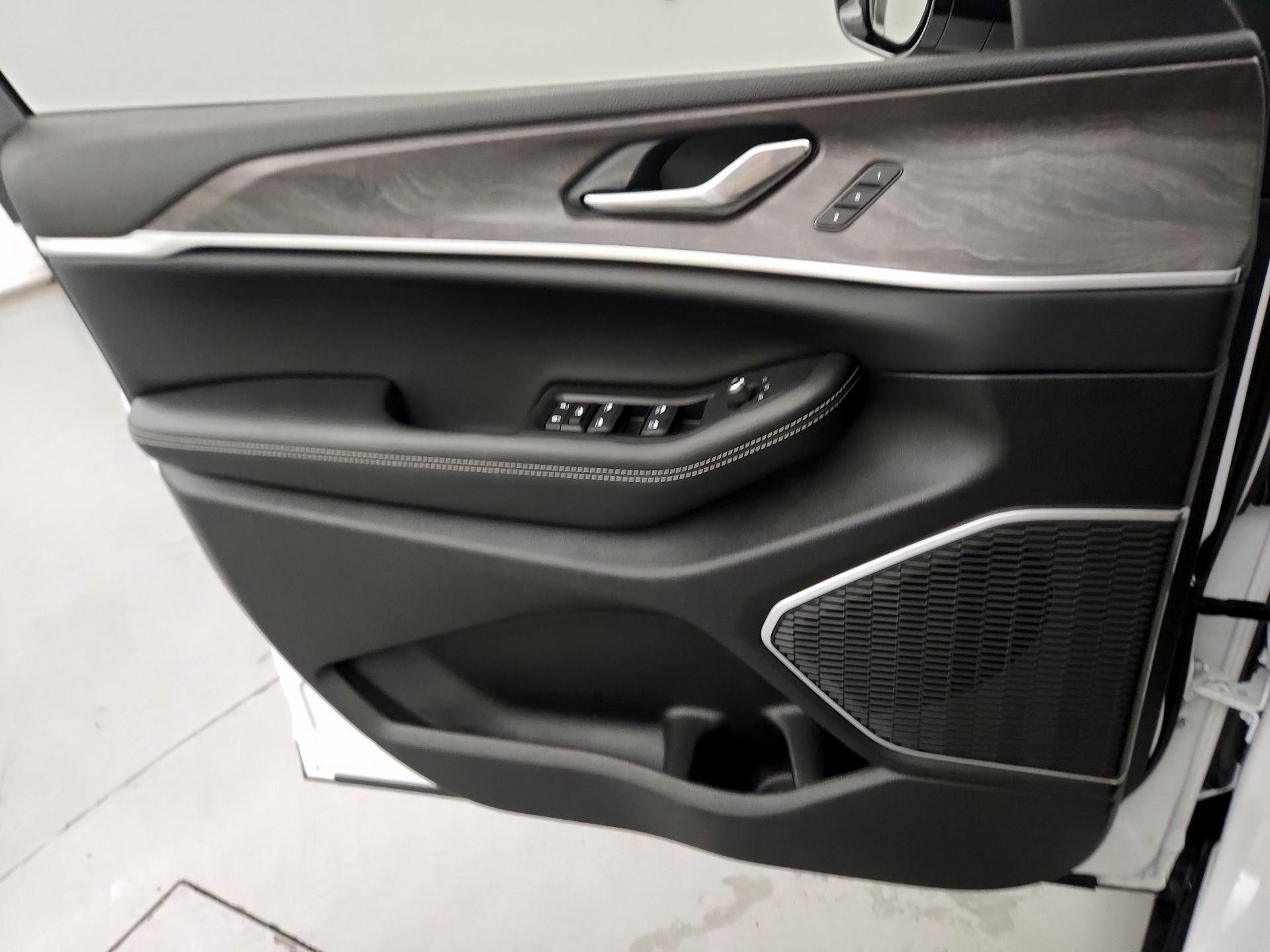 Thumbnail: 2026 Jeep Grand Cherokee - 12