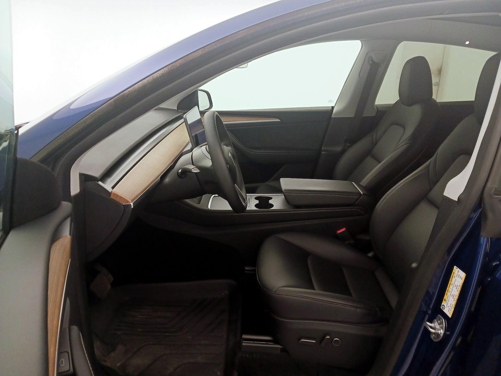 2024 Tesla Model Y Long Range - Photo 12