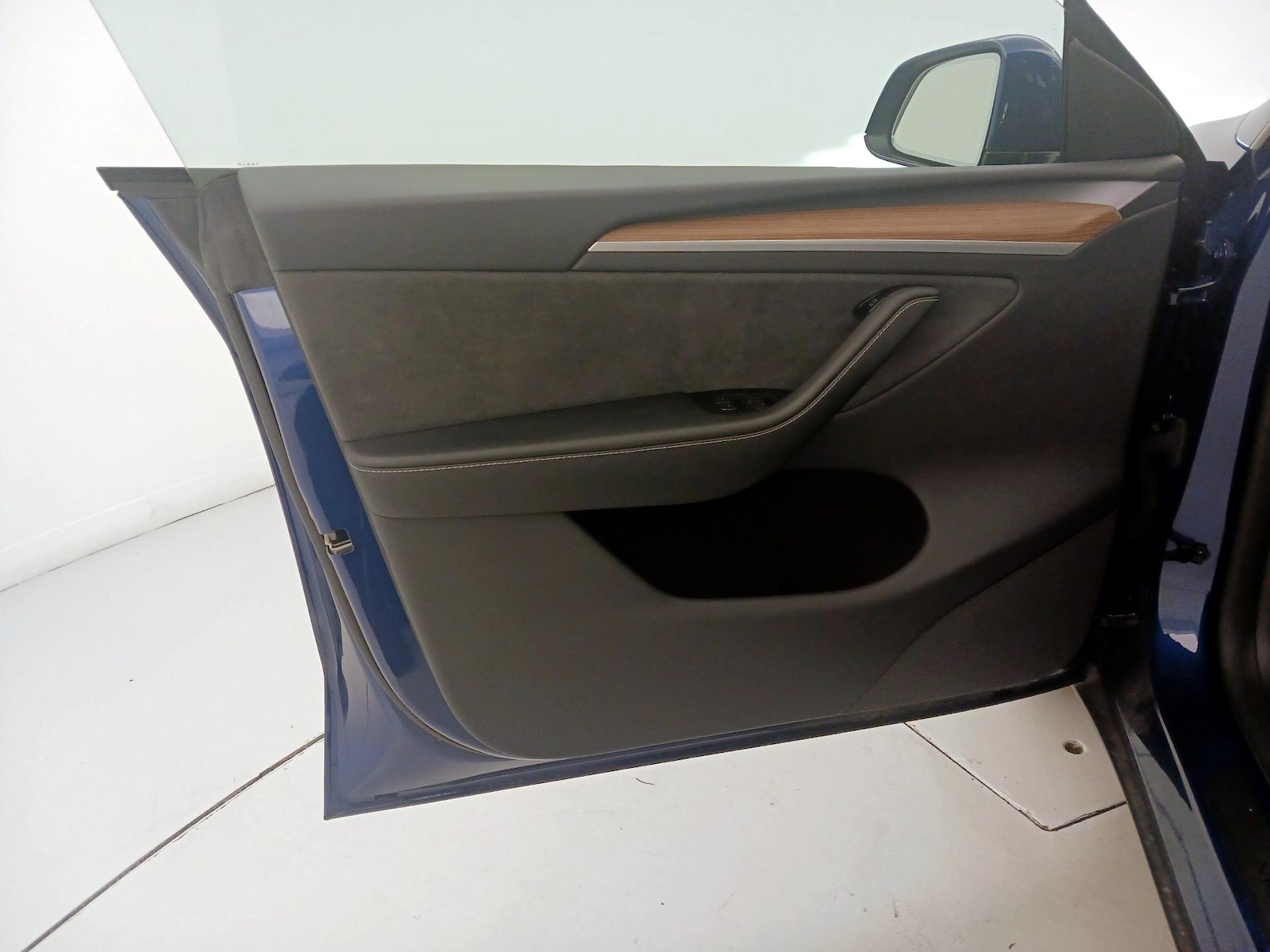 2024 Tesla Model Y Long Range - Photo 13