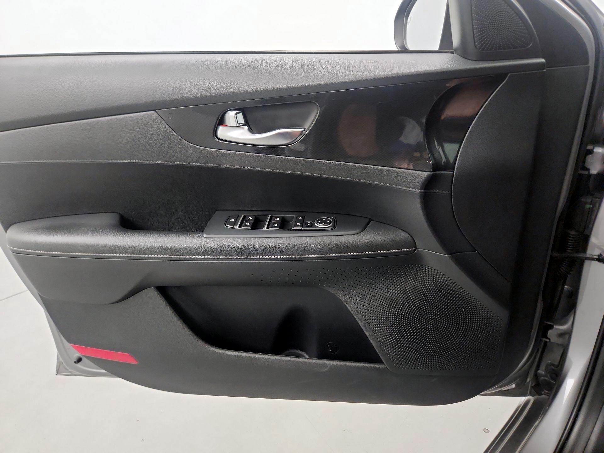 Thumbnail: 2022 Kia Forte - 12