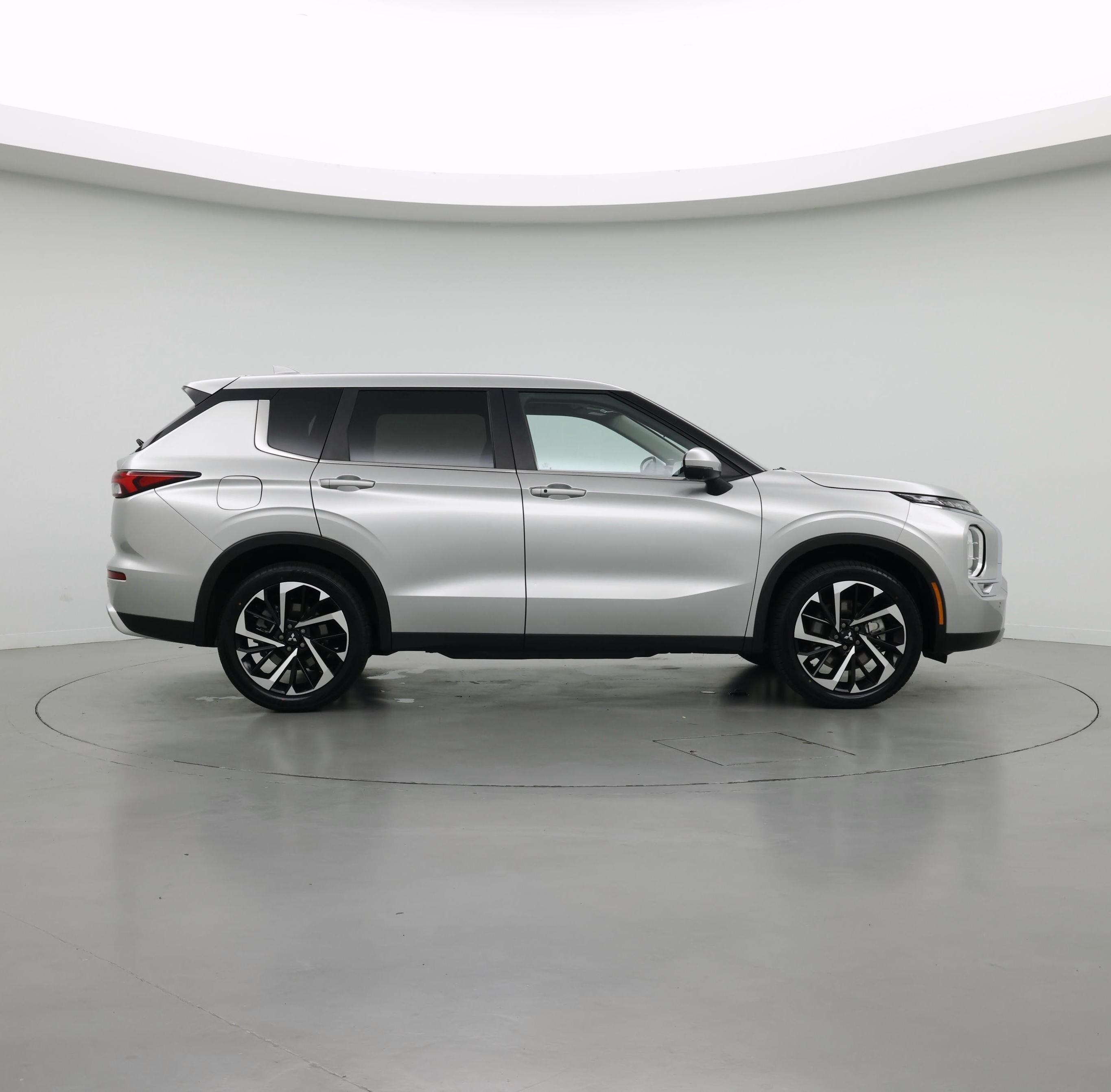 Thumbnail: 2024 Mitsubishi Outlander - 7