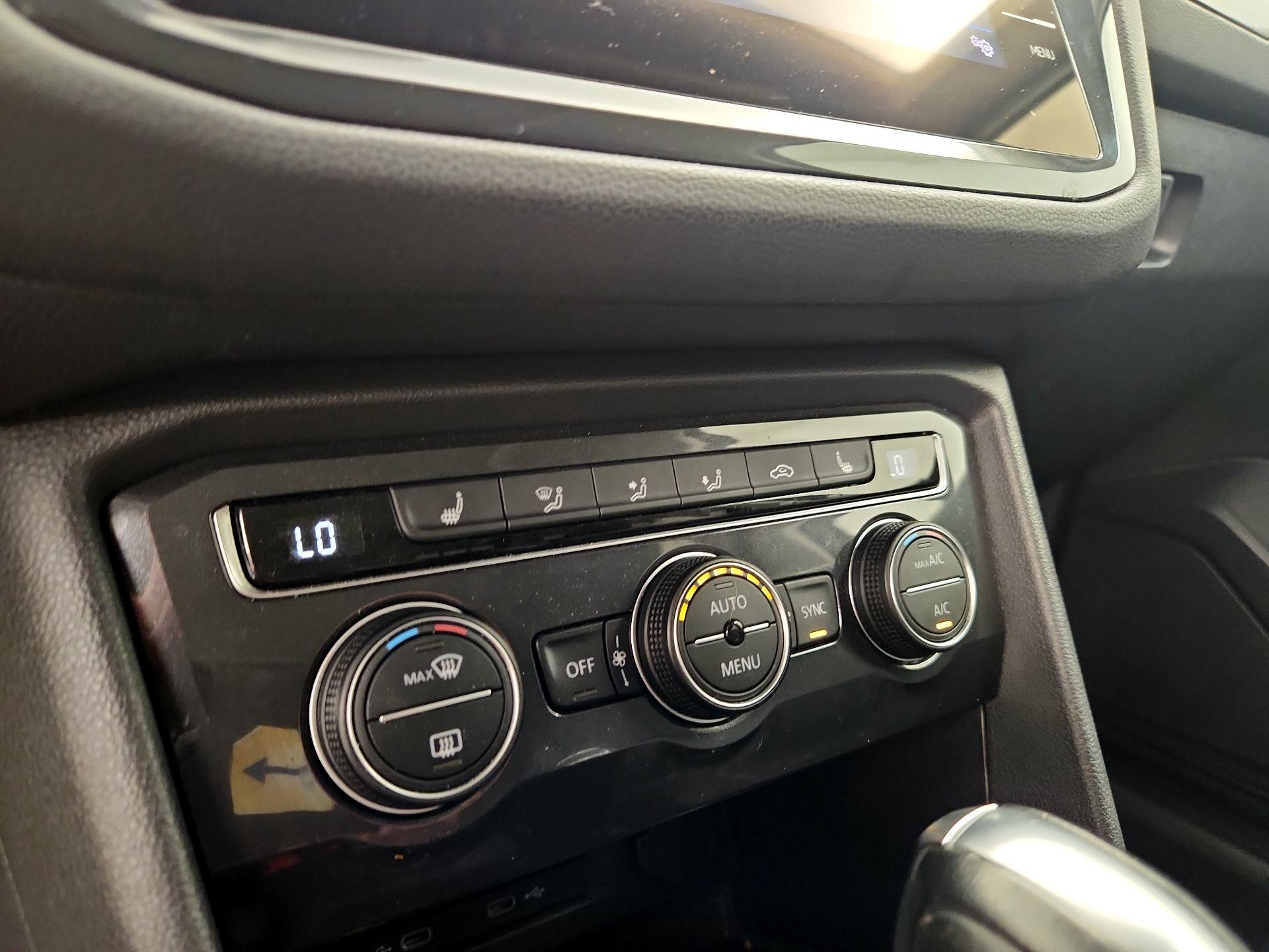 Thumbnail: 2021 Volkswagen Tiguan - 16