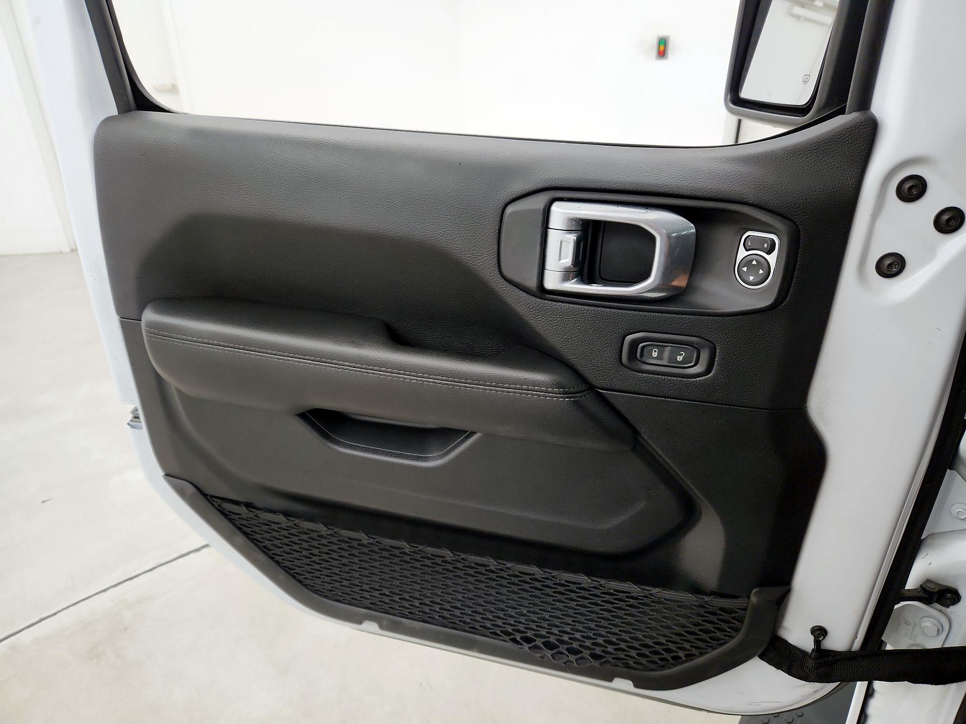 Thumbnail: 2022 Jeep Wrangler - 12