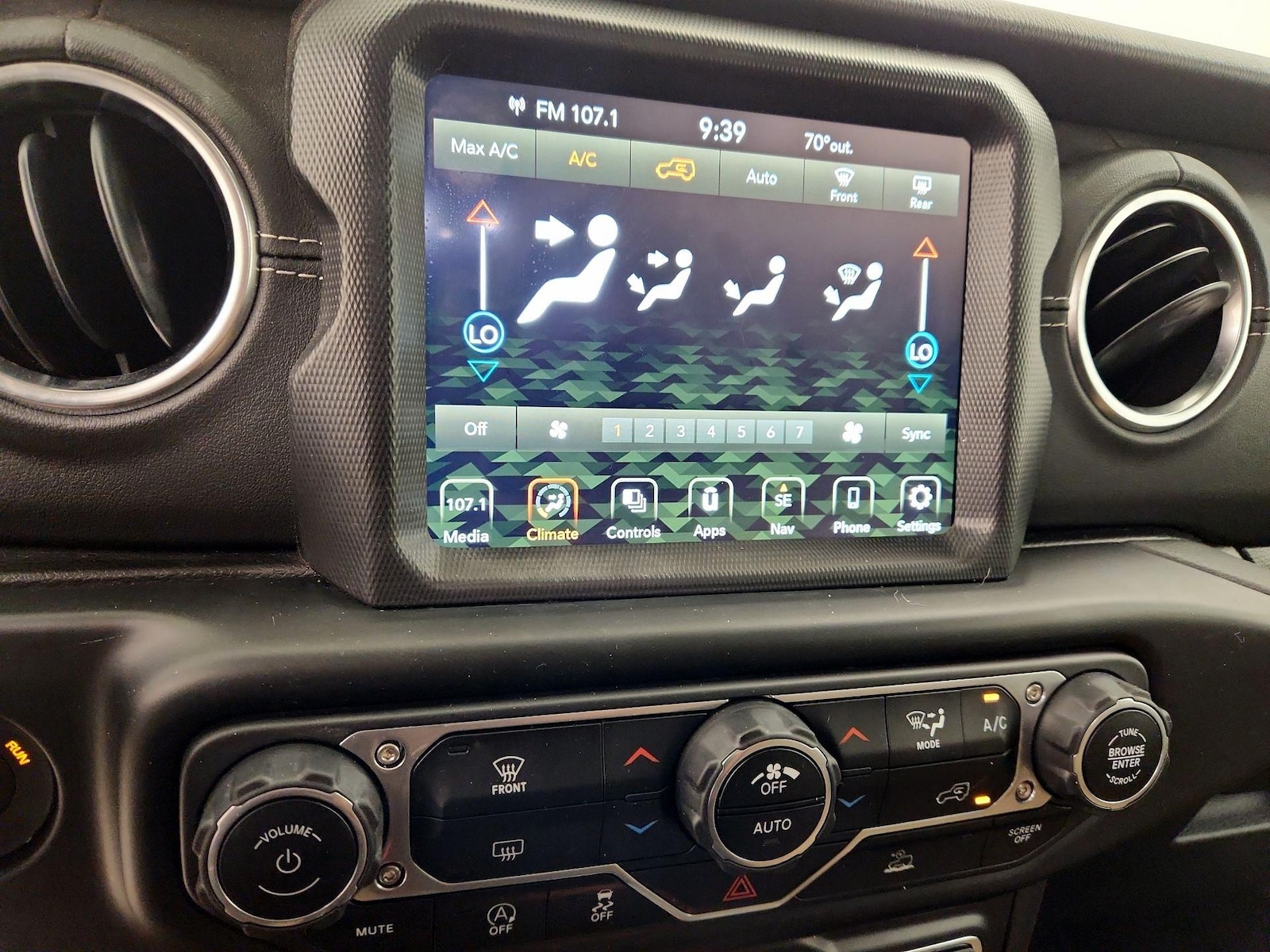 2022 Jeep Wrangler Unlimited Sahara - Photo 18