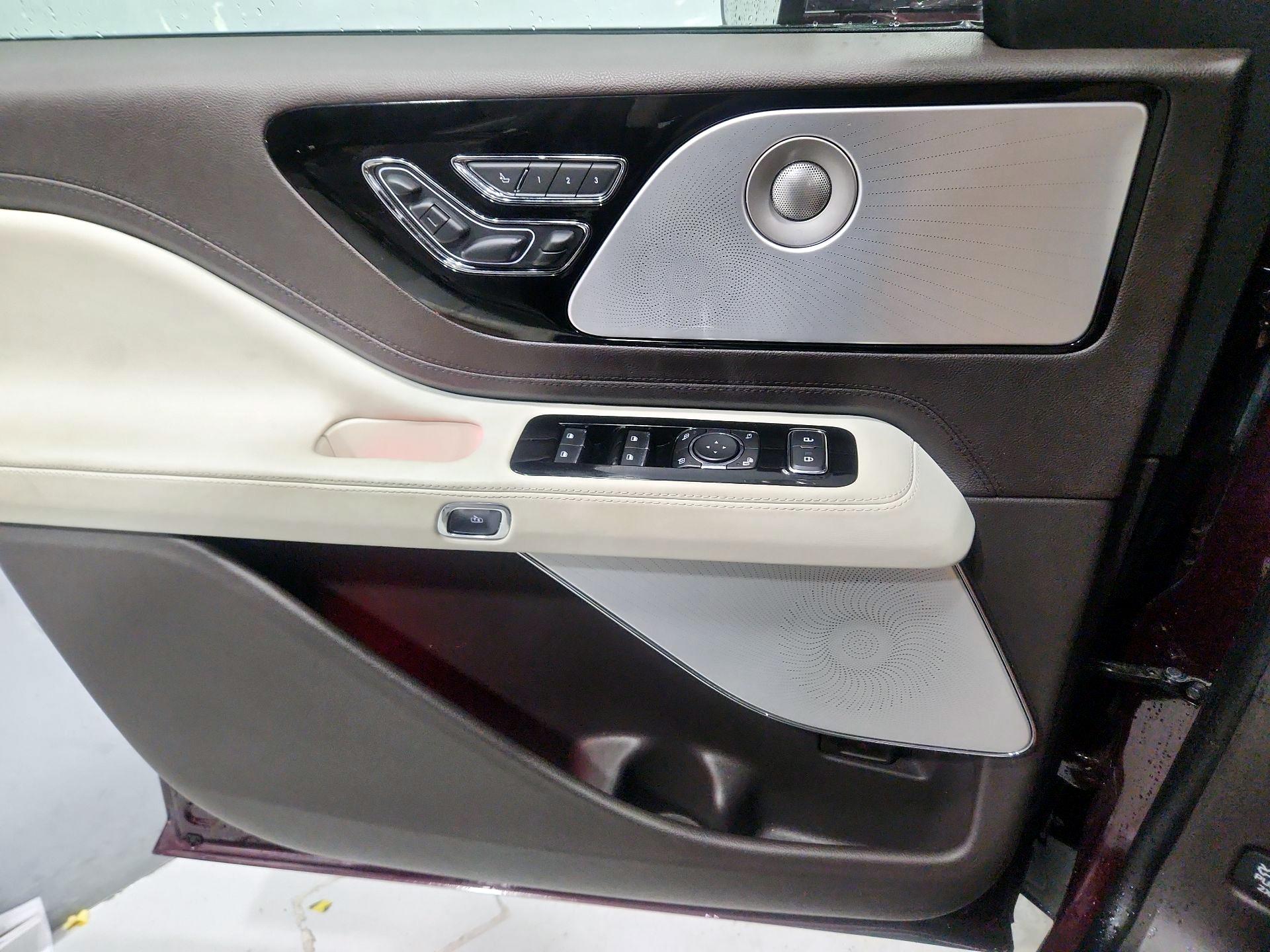 Thumbnail: 2021 Lincoln Aviator - 12