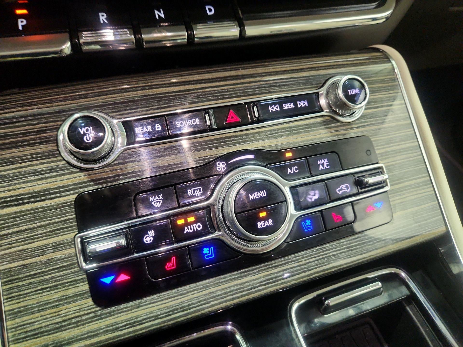 Thumbnail: 2021 Lincoln Aviator - 17