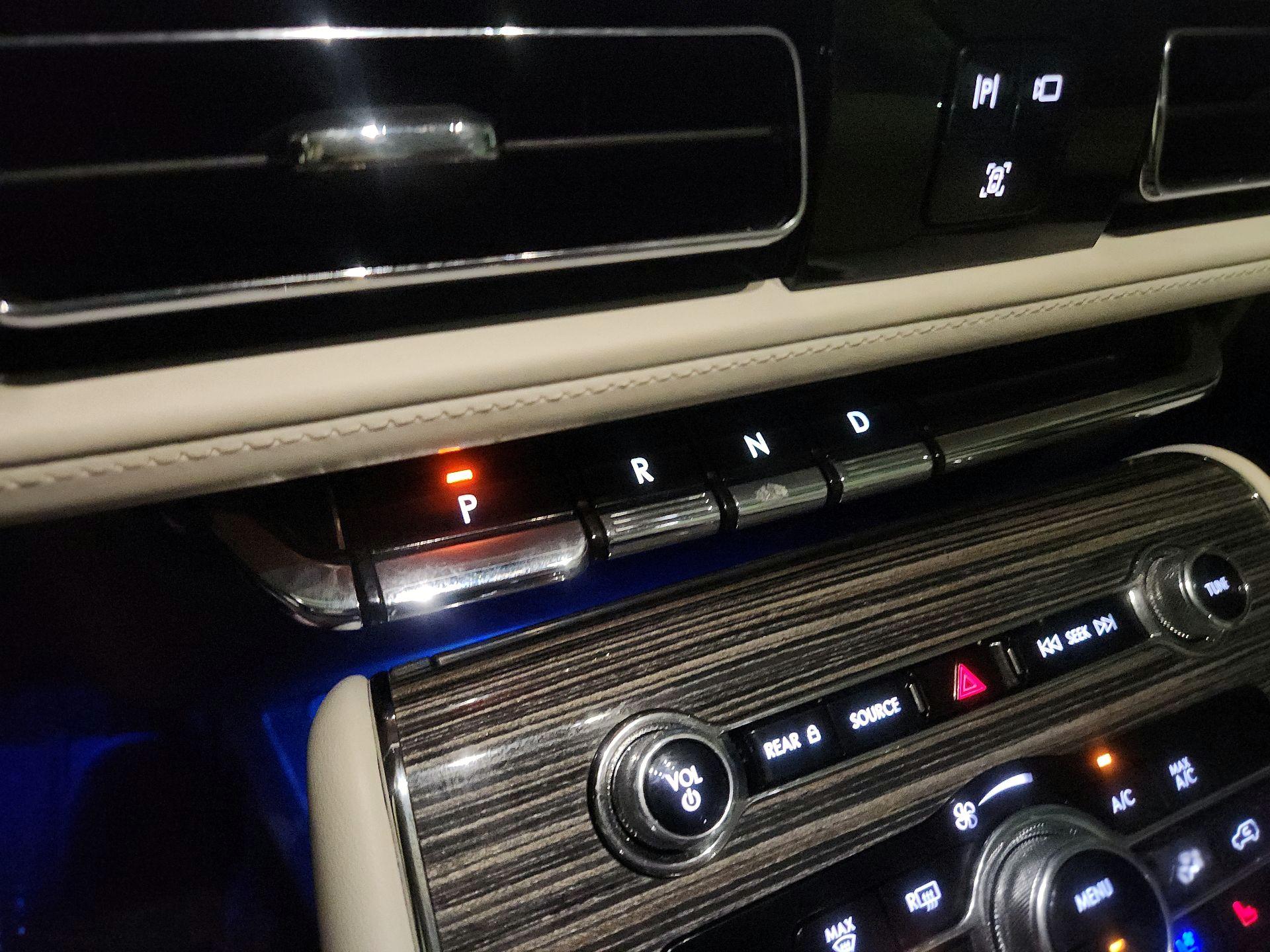 Thumbnail: 2021 Lincoln Aviator - 18