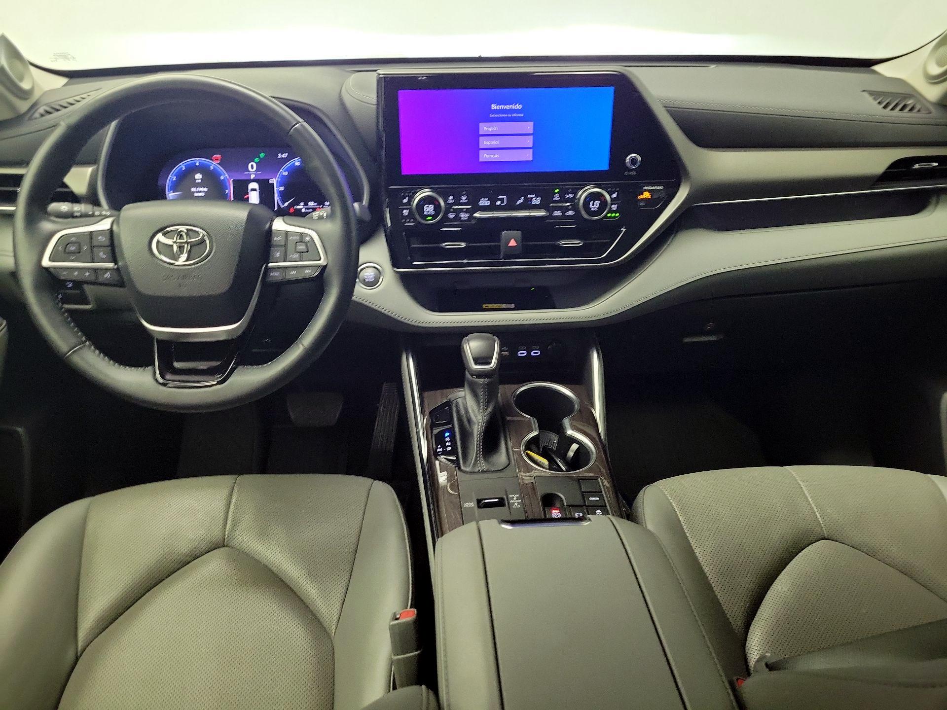 Thumbnail: 2023 Toyota Highlander - 9