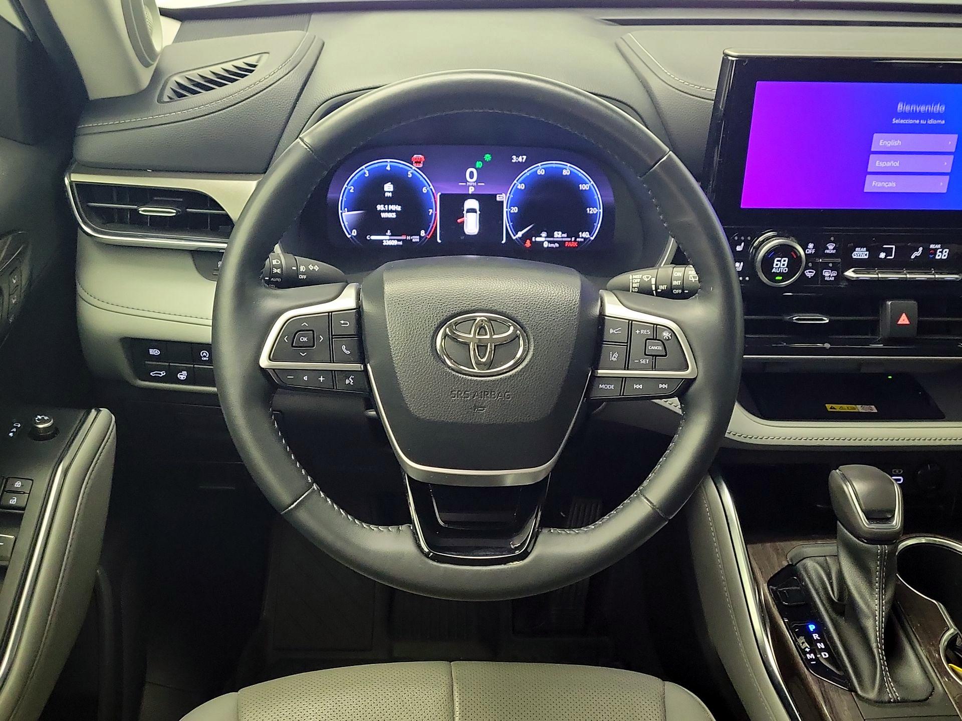 Thumbnail: 2023 Toyota Highlander - 10