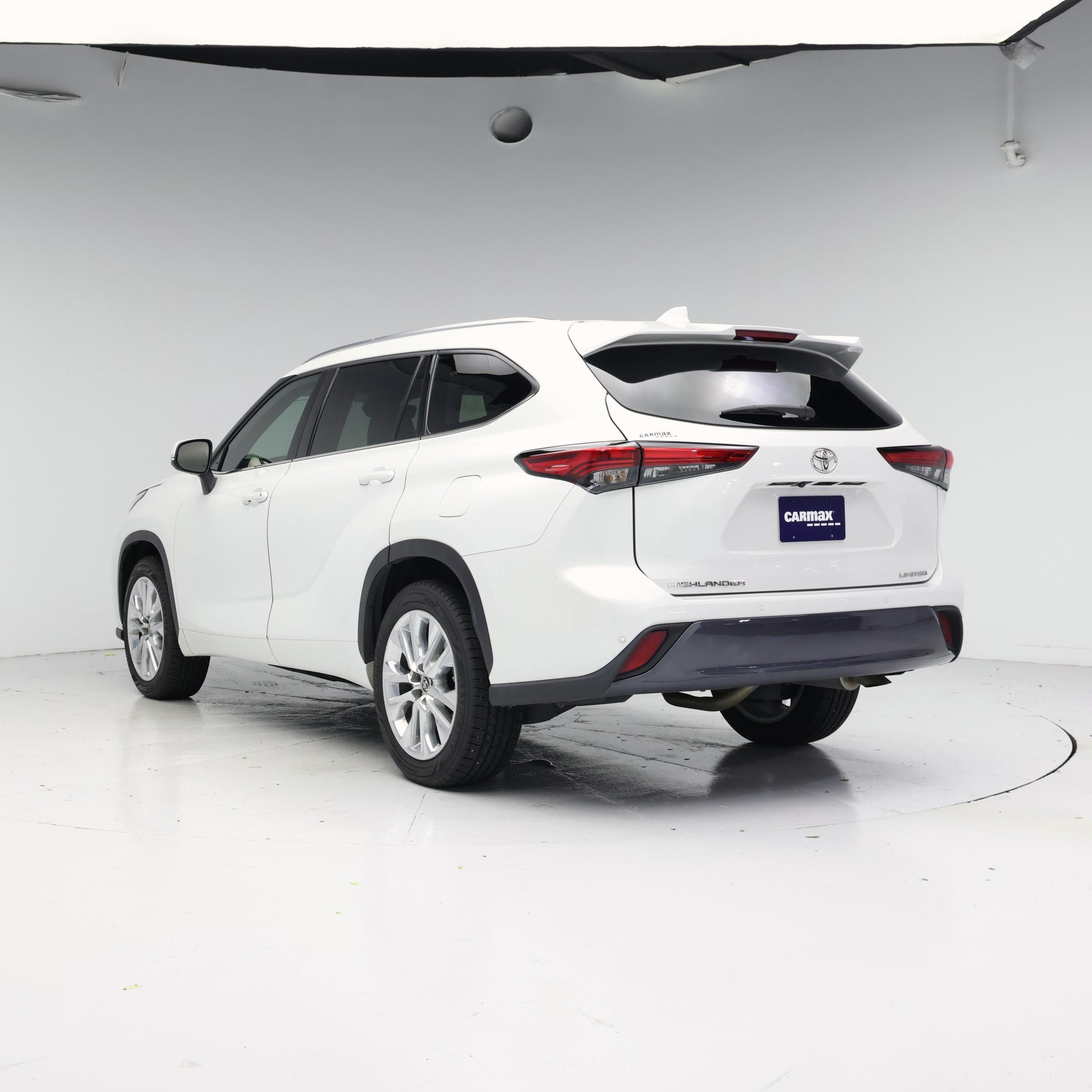 Thumbnail: 2023 Toyota Highlander - 2