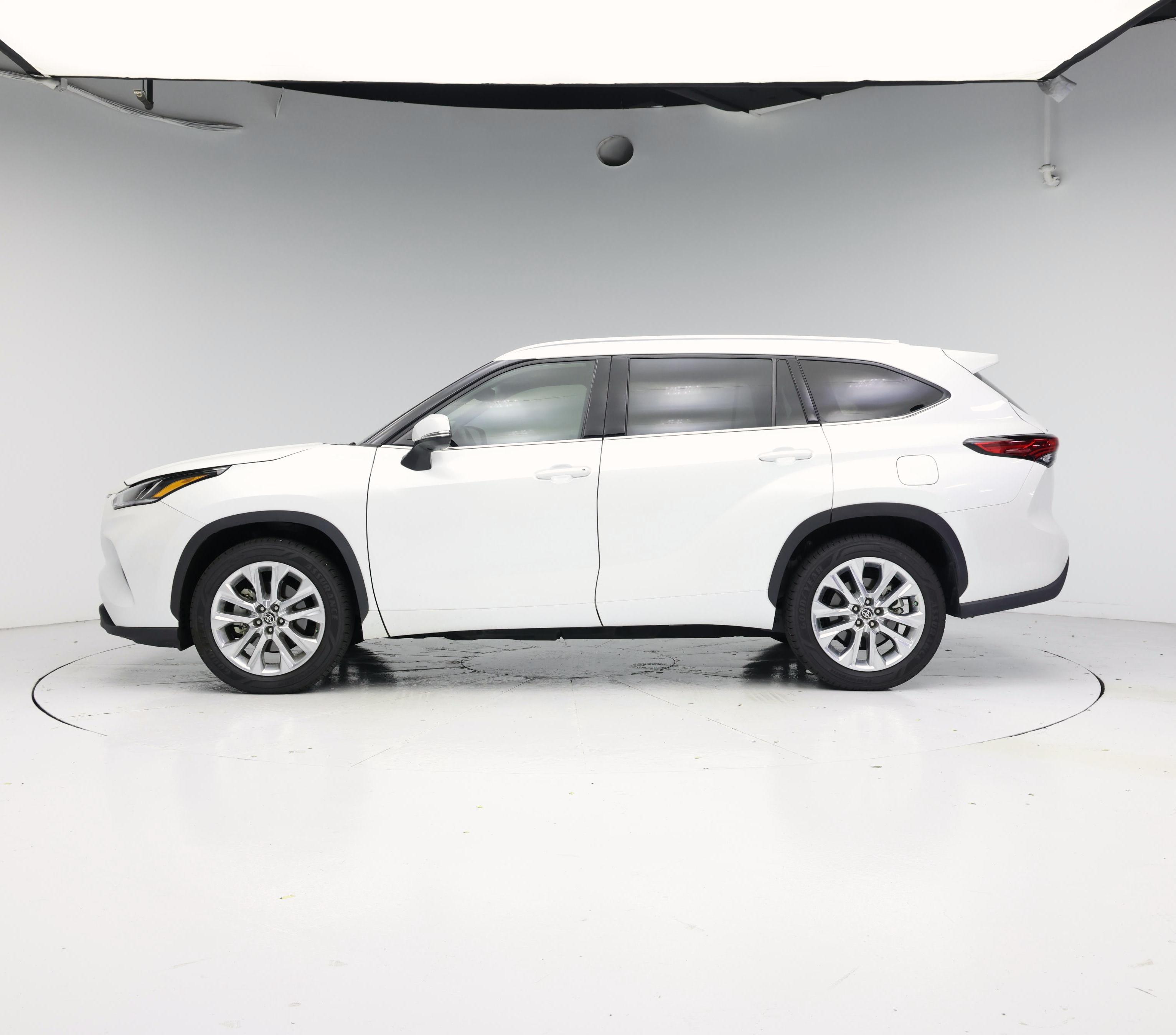 Thumbnail: 2023 Toyota Highlander - 3