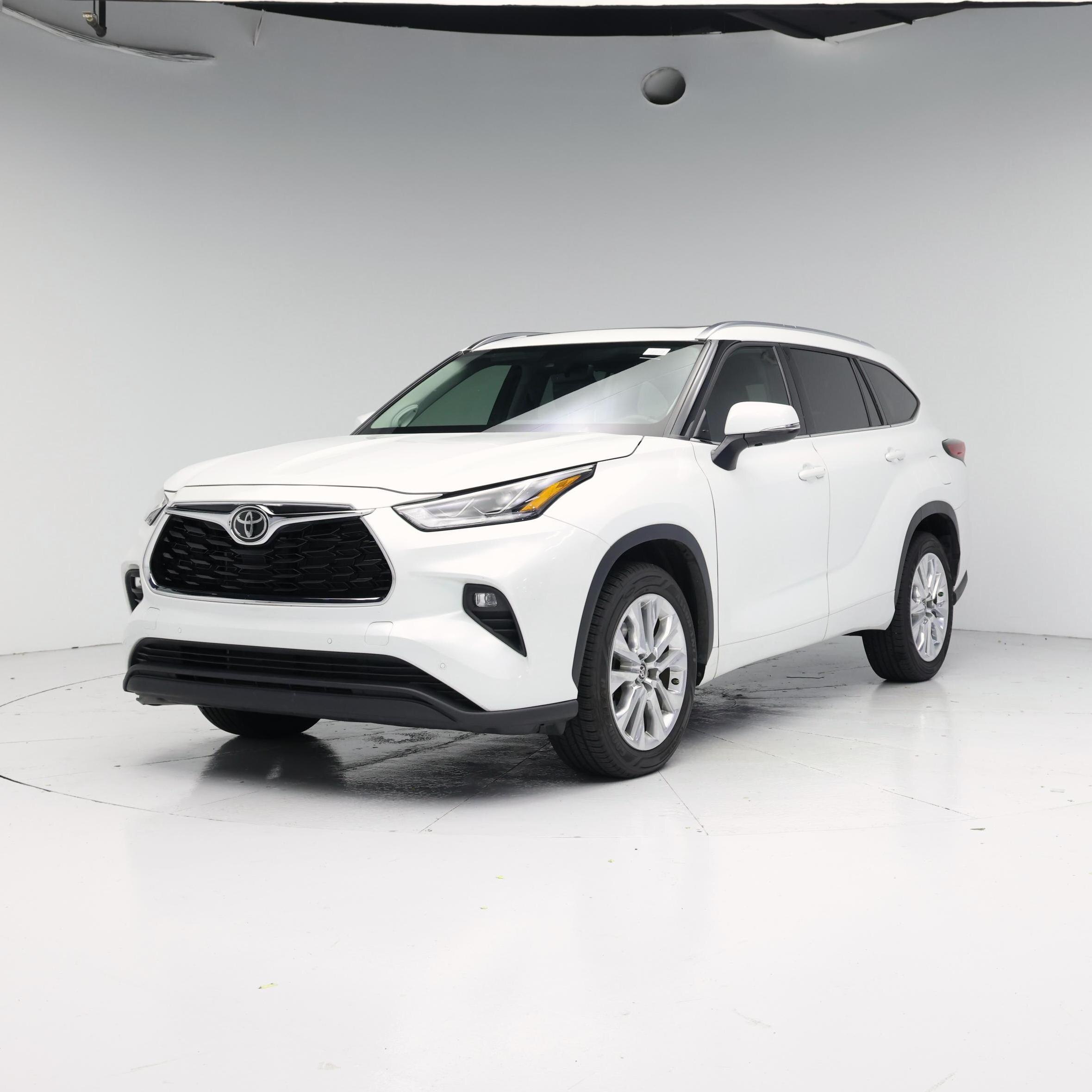 Thumbnail: 2023 Toyota Highlander - 4