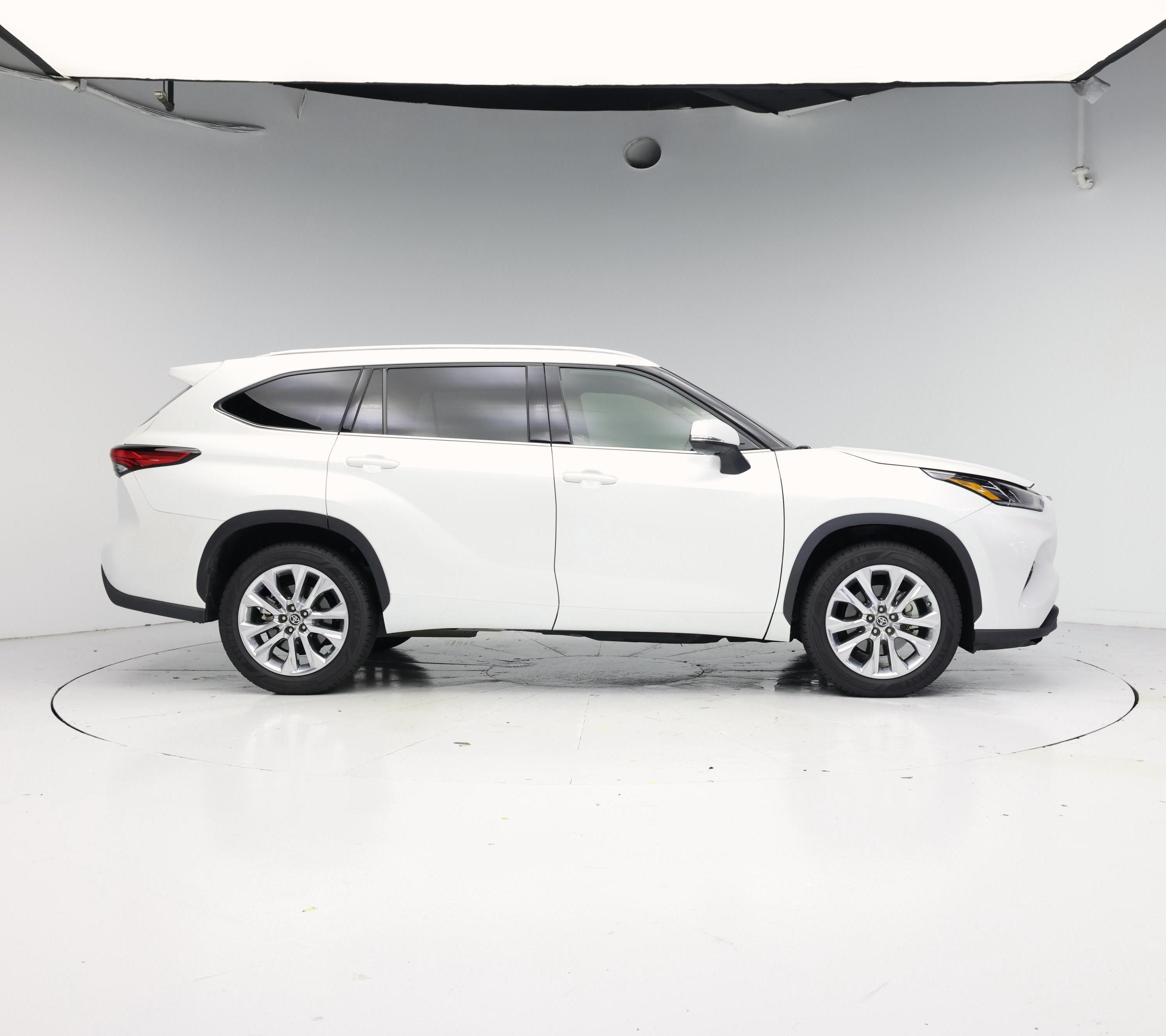Thumbnail: 2023 Toyota Highlander - 7