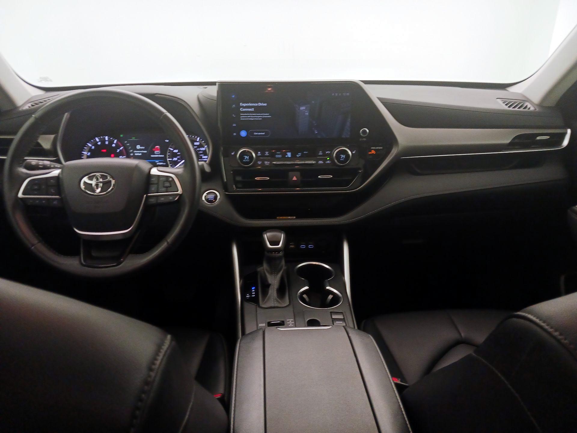 Thumbnail: 2023 Toyota Highlander - 9