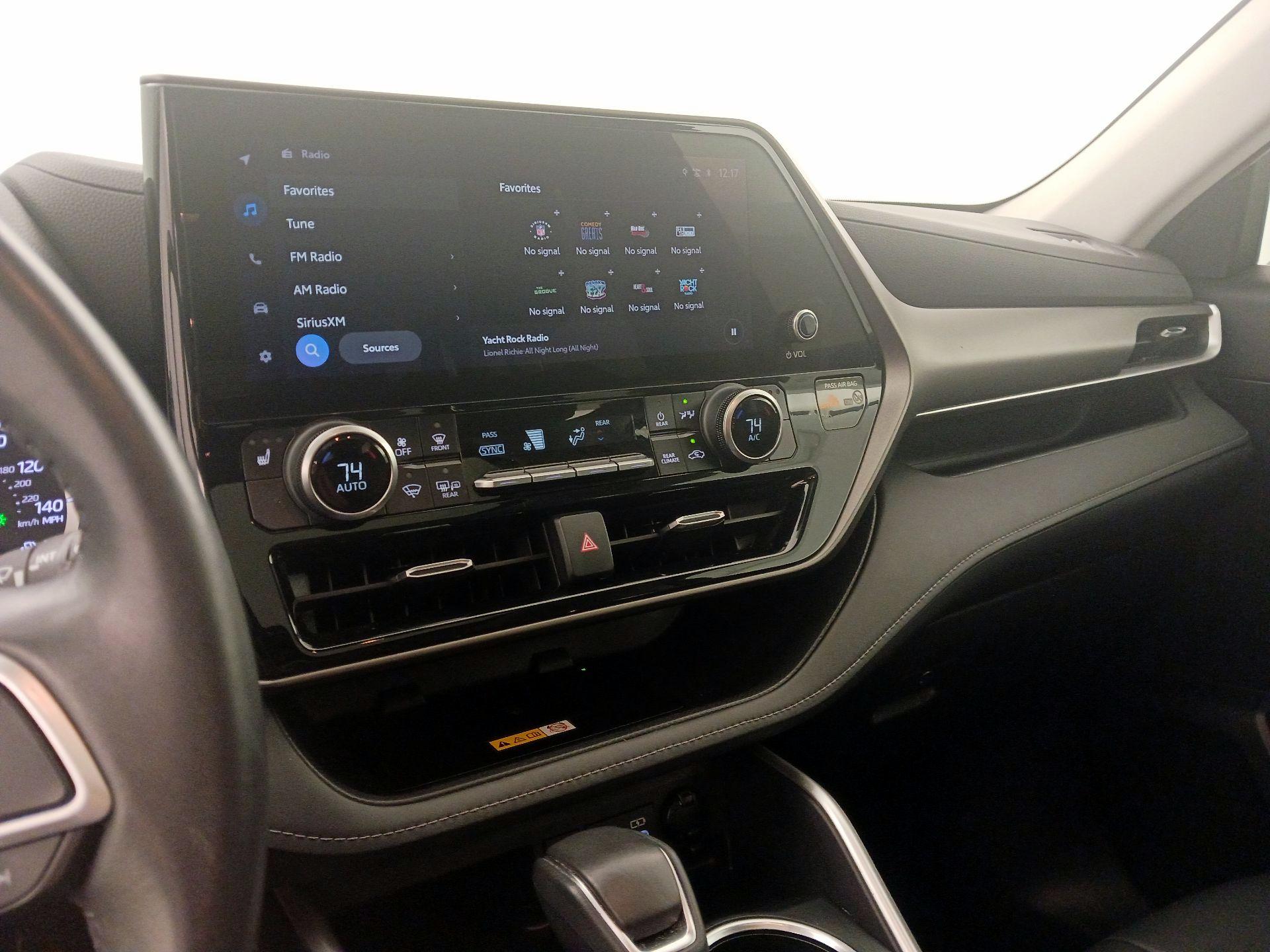 Thumbnail: 2023 Toyota Highlander - 15