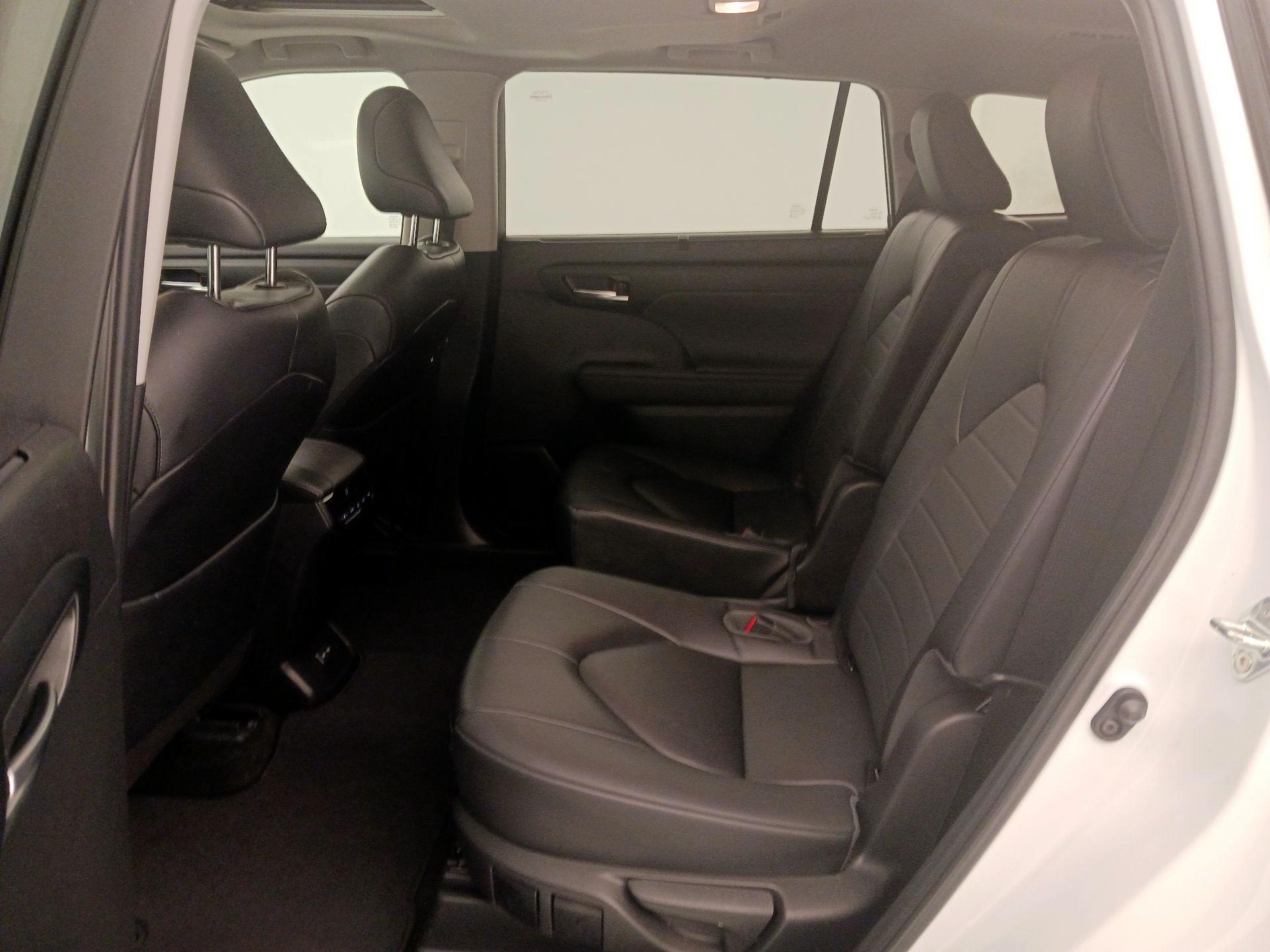 Thumbnail: 2023 Toyota Highlander - 20