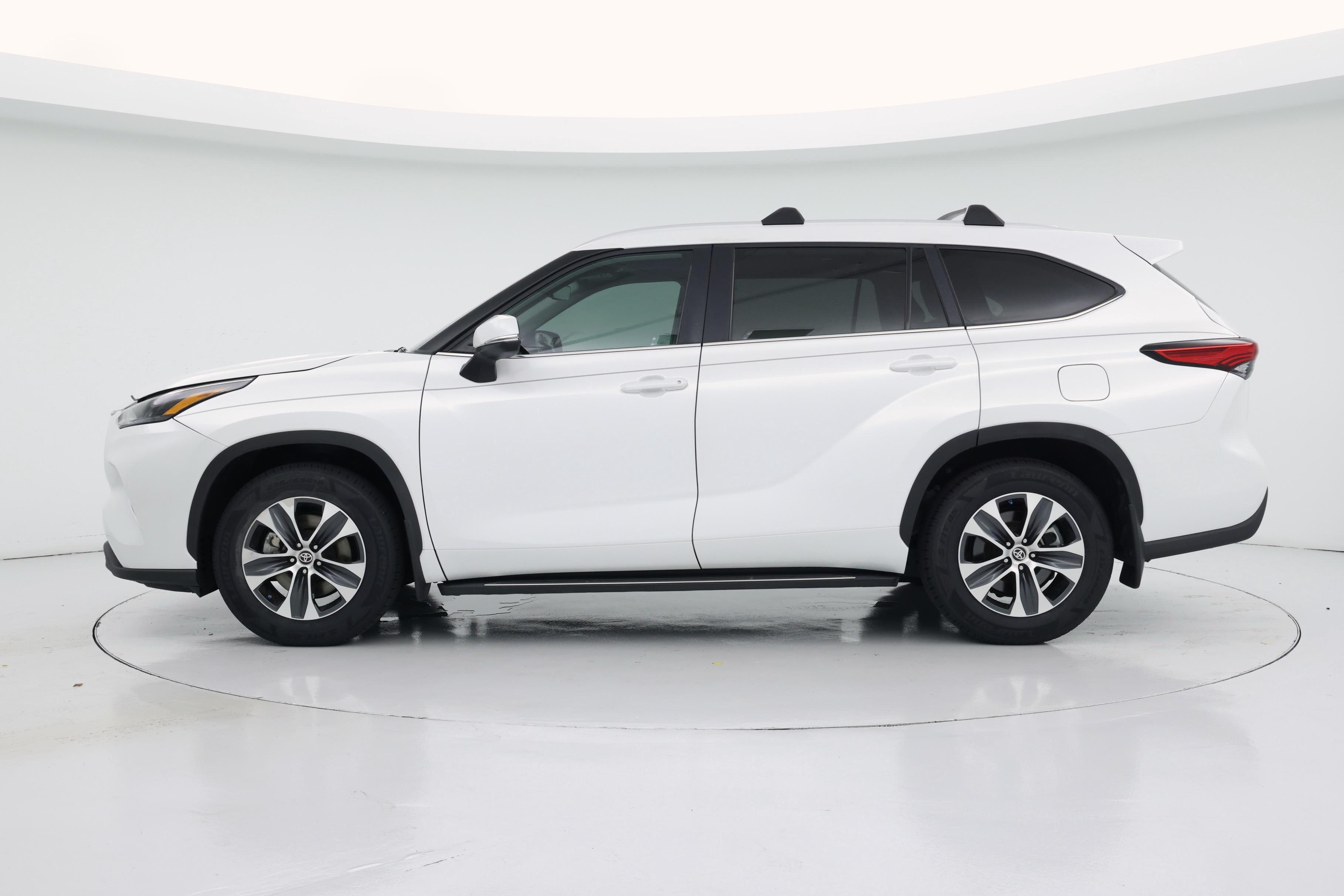 Thumbnail: 2023 Toyota Highlander - 3