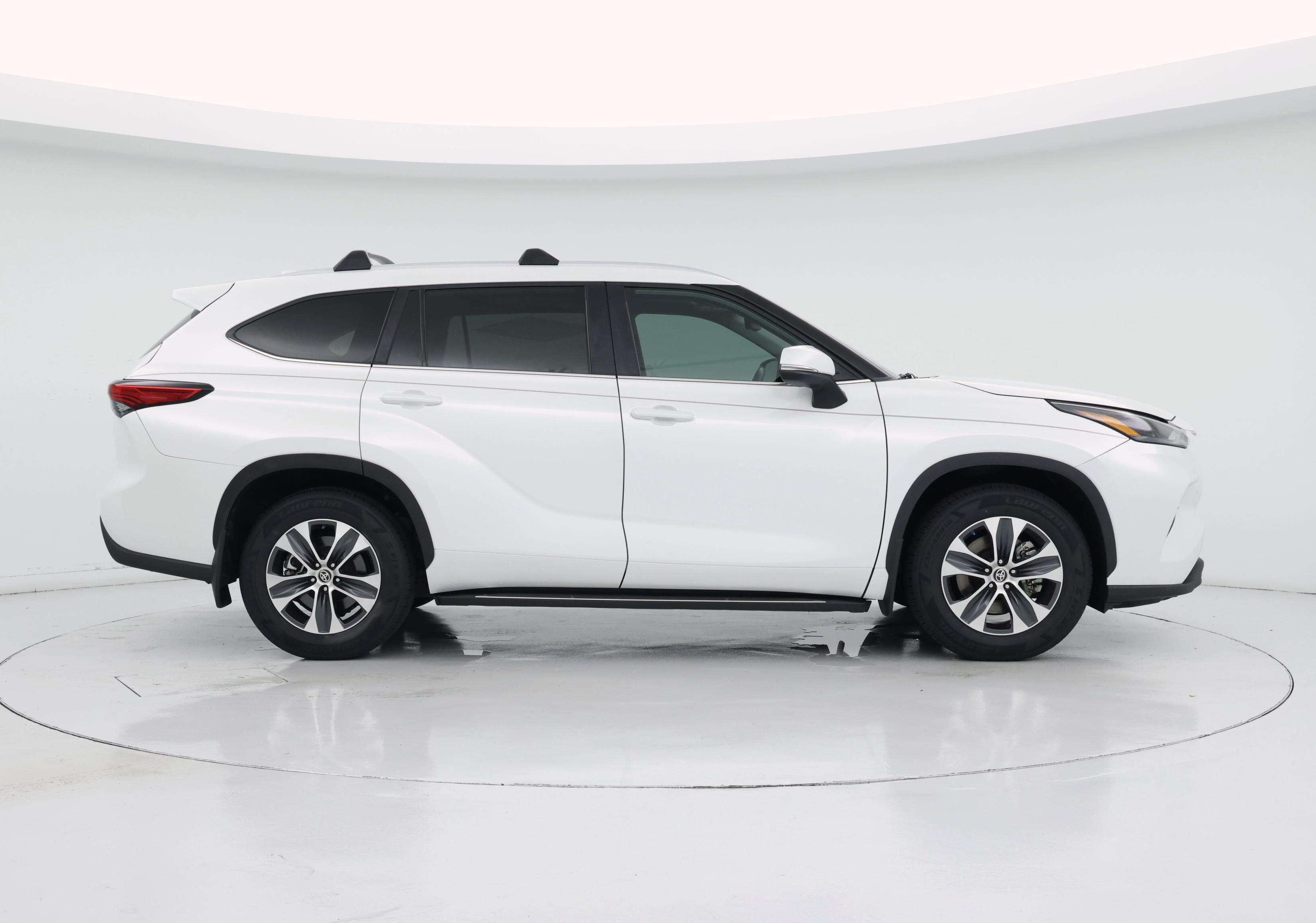 Thumbnail: 2023 Toyota Highlander - 7