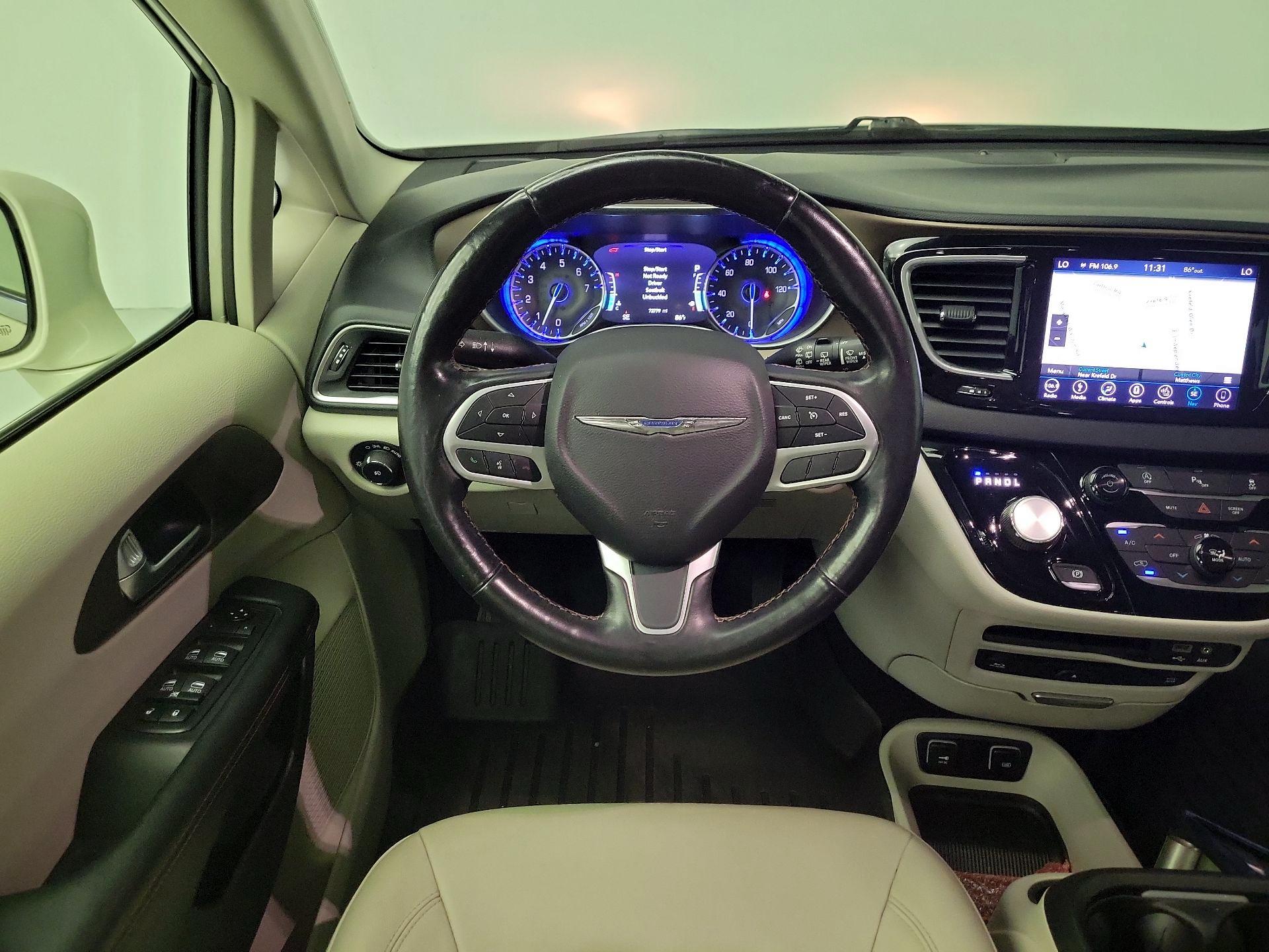 Thumbnail: 2019 Chrysler Pacifica - 10