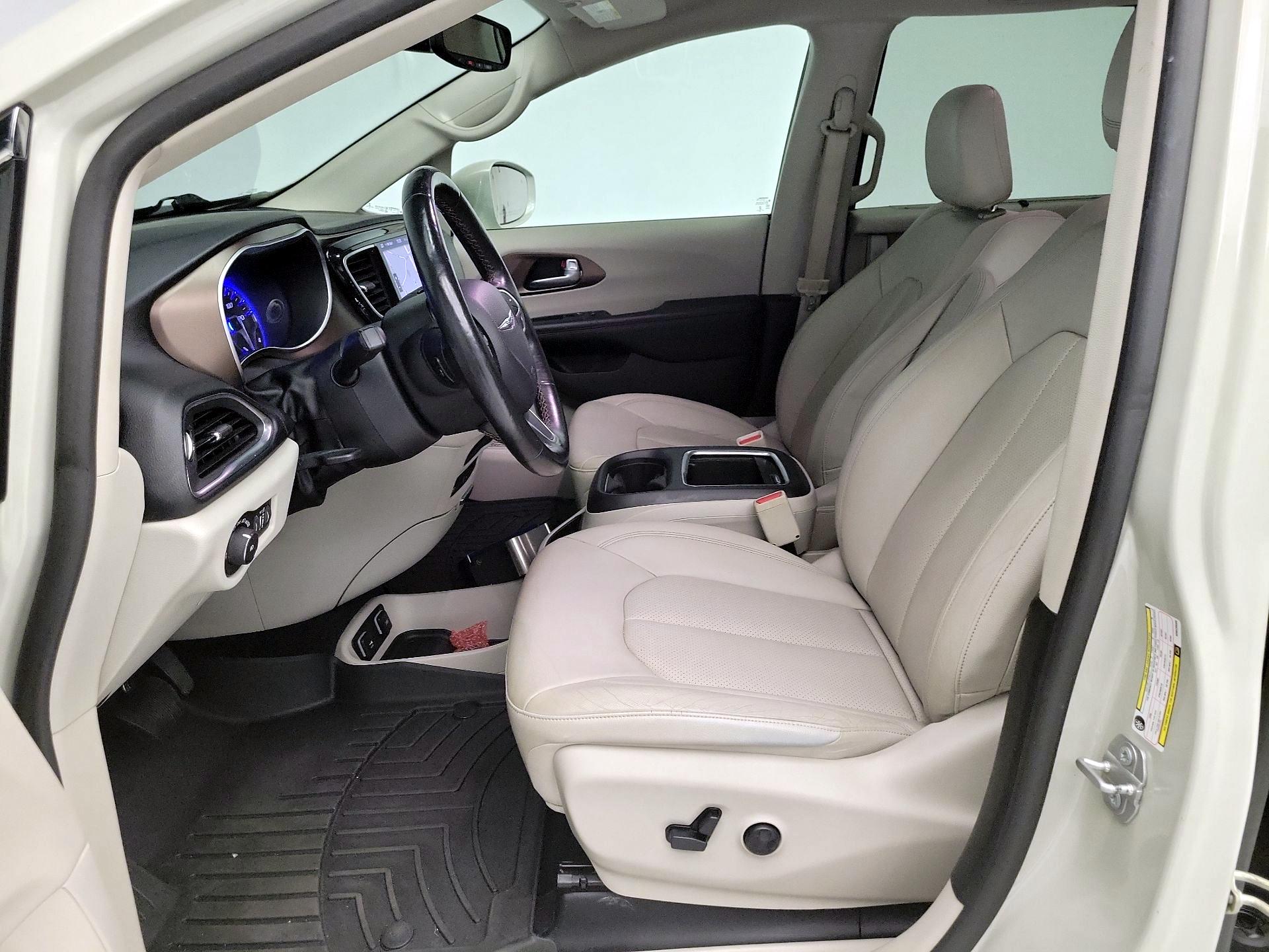 Thumbnail: 2019 Chrysler Pacifica - 11