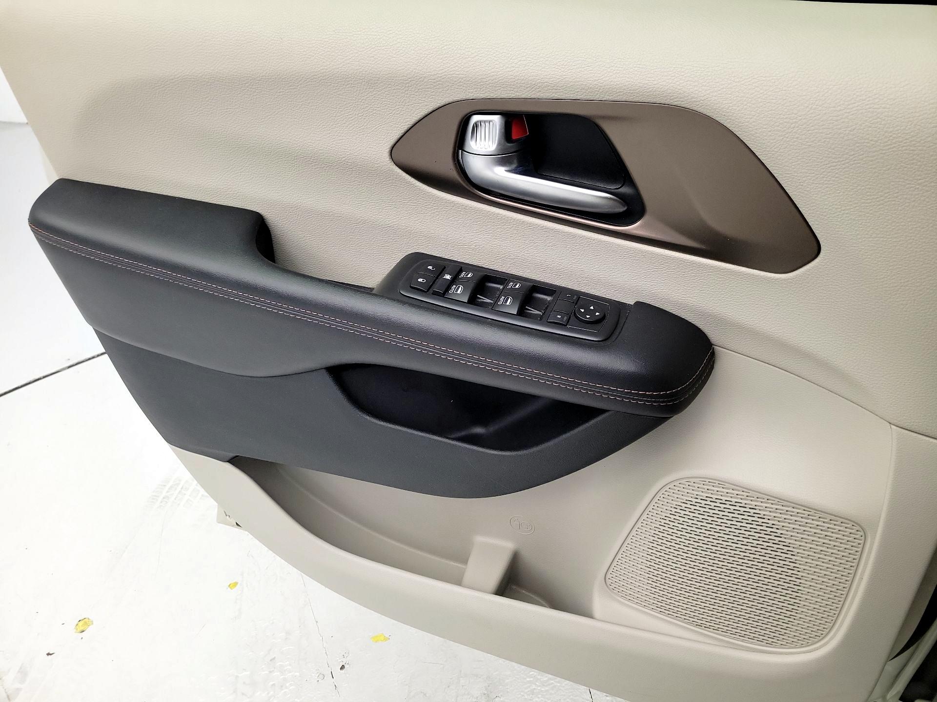 Thumbnail: 2019 Chrysler Pacifica - 12