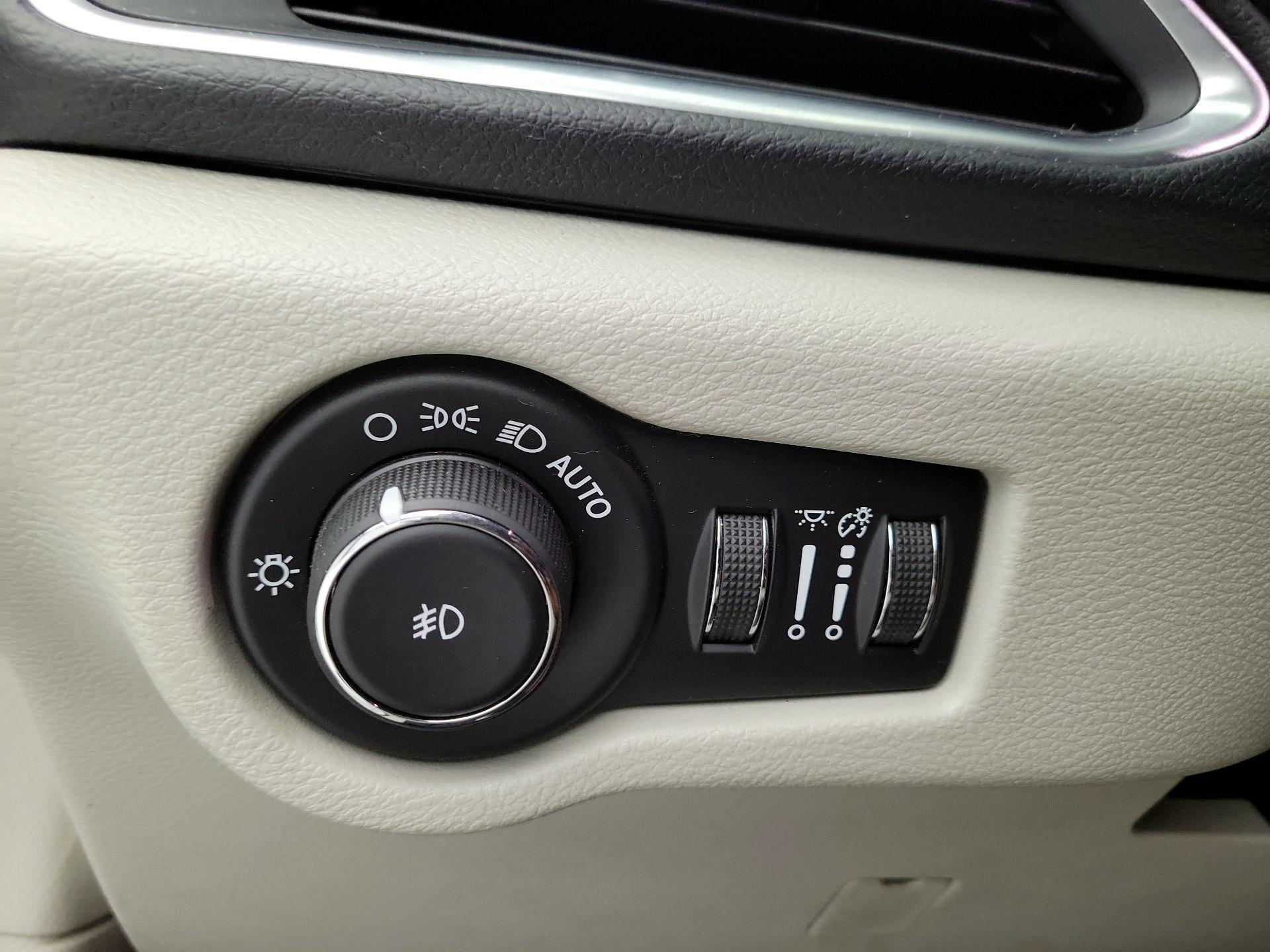 Thumbnail: 2019 Chrysler Pacifica - 13