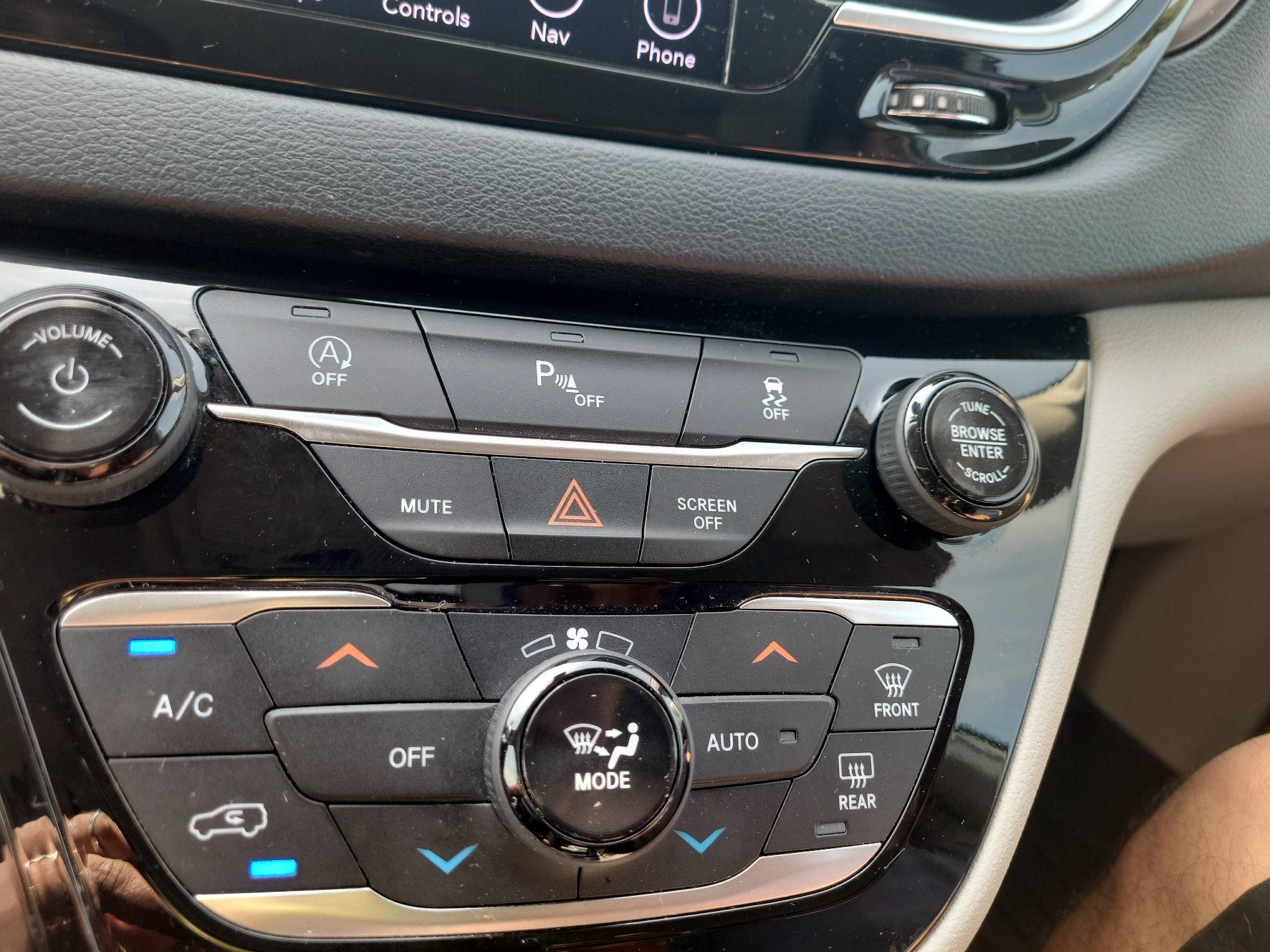 Thumbnail: 2019 Chrysler Pacifica - 17