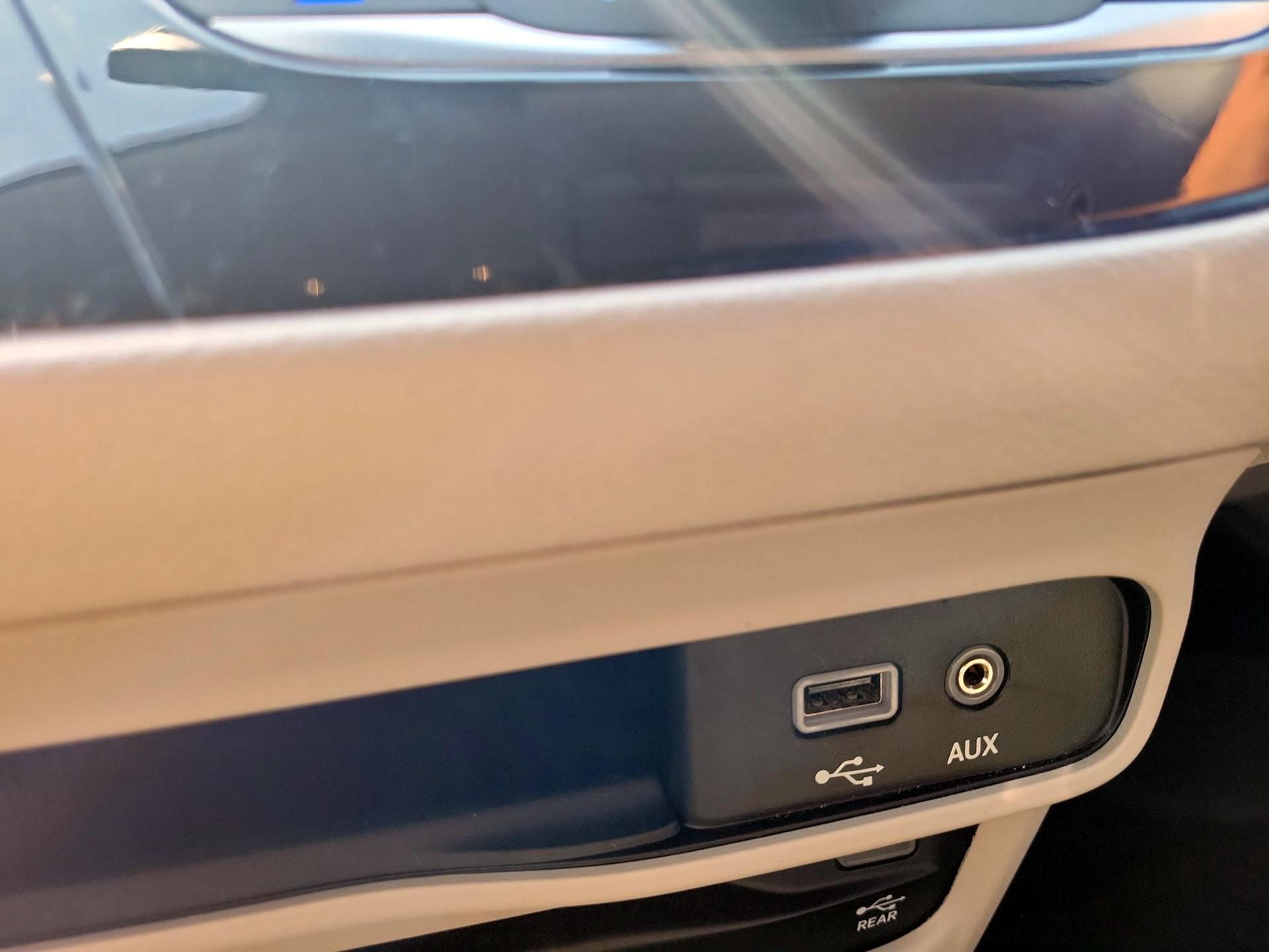 Thumbnail: 2019 Chrysler Pacifica - 19