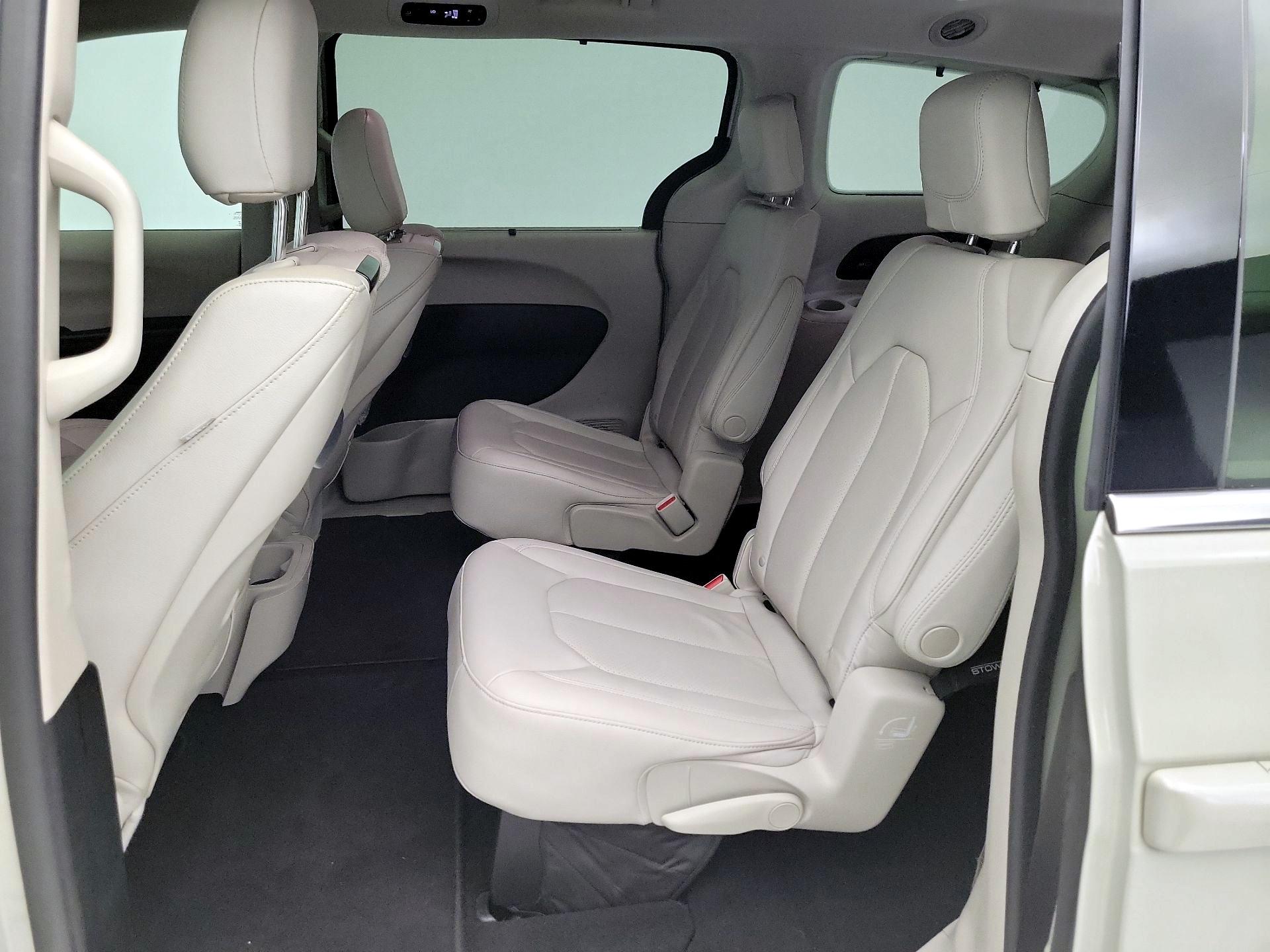 Thumbnail: 2019 Chrysler Pacifica - 20