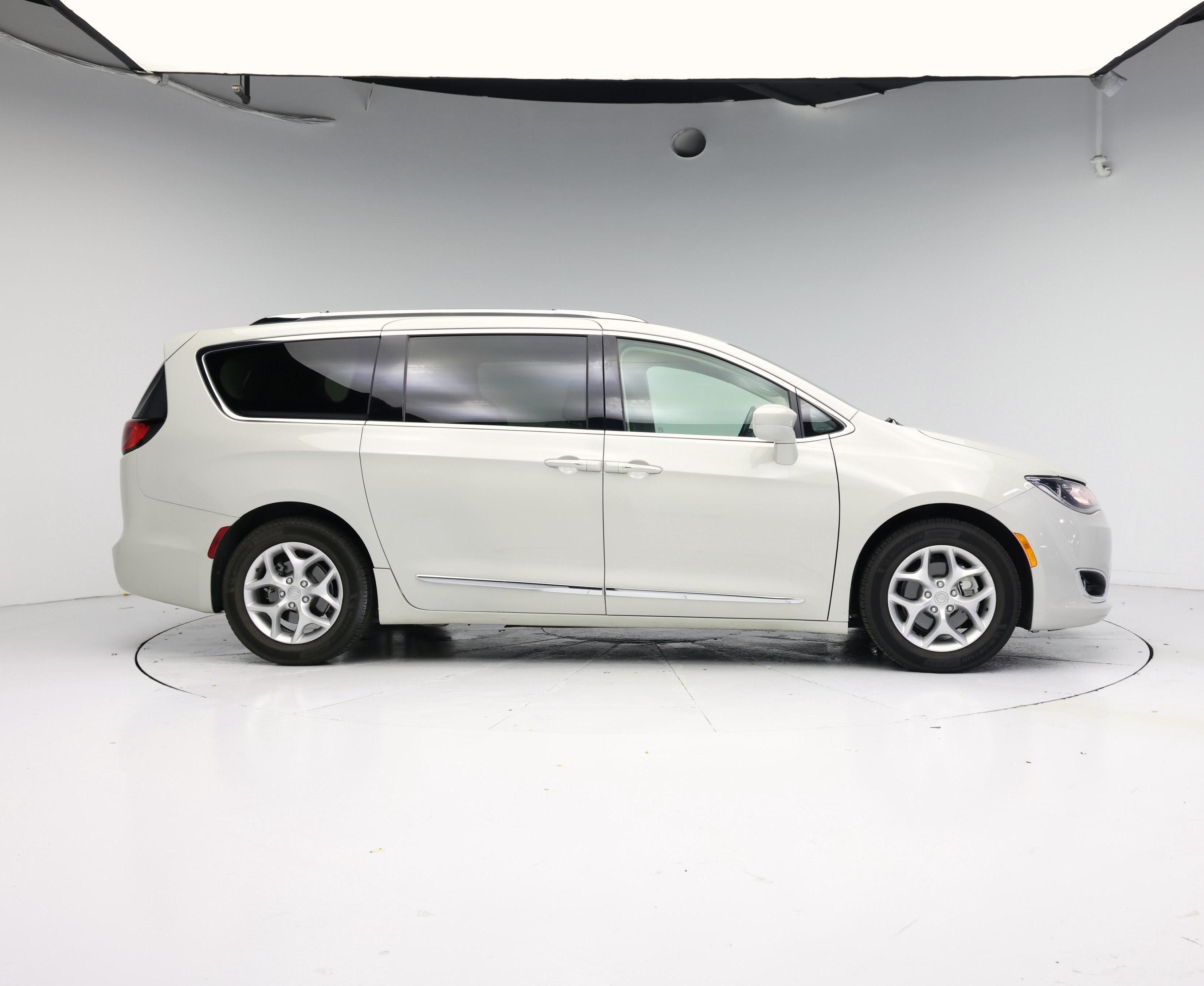 Thumbnail: 2019 Chrysler Pacifica - 7