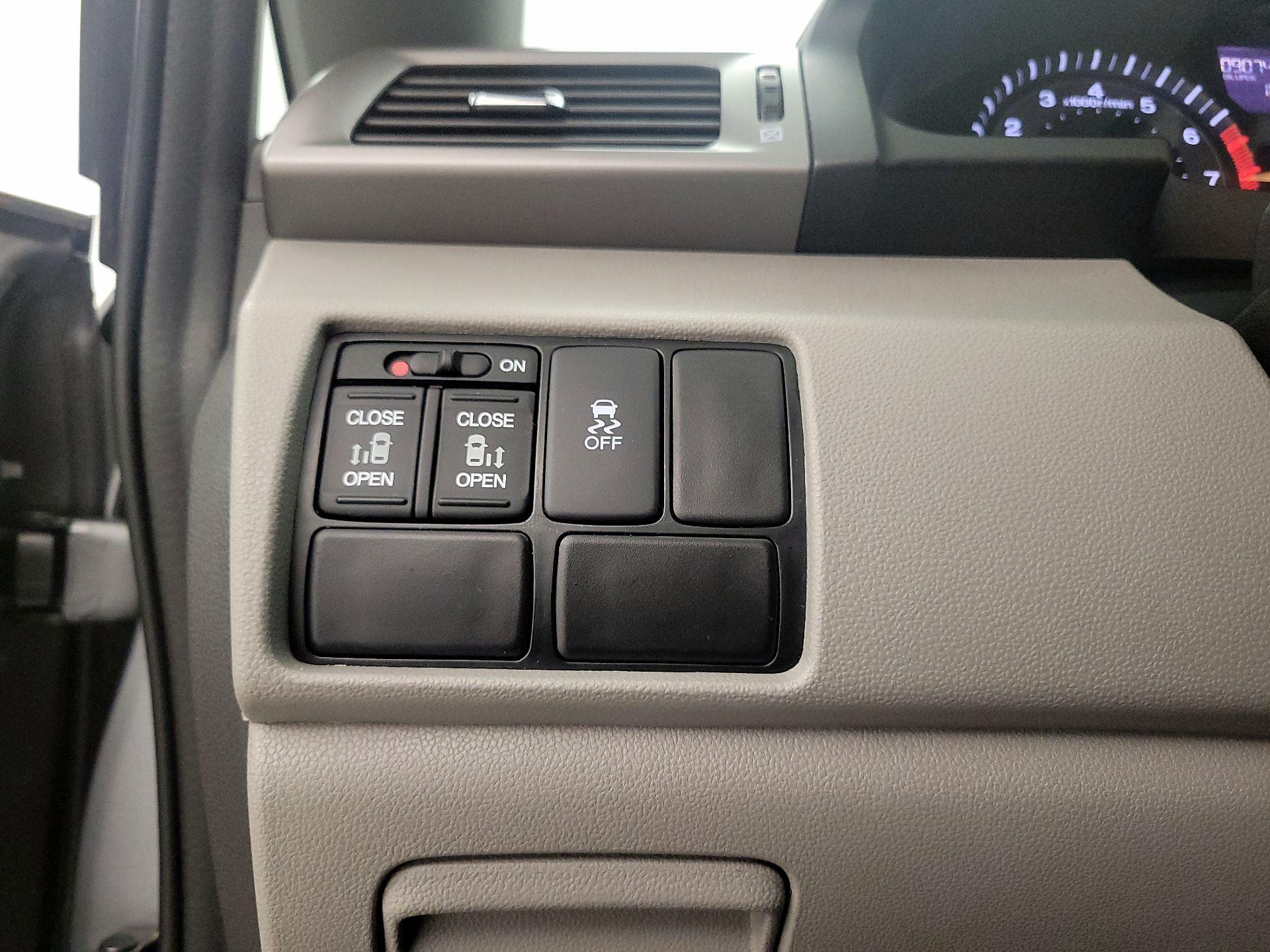 Thumbnail: 2016 Honda Odyssey - 13