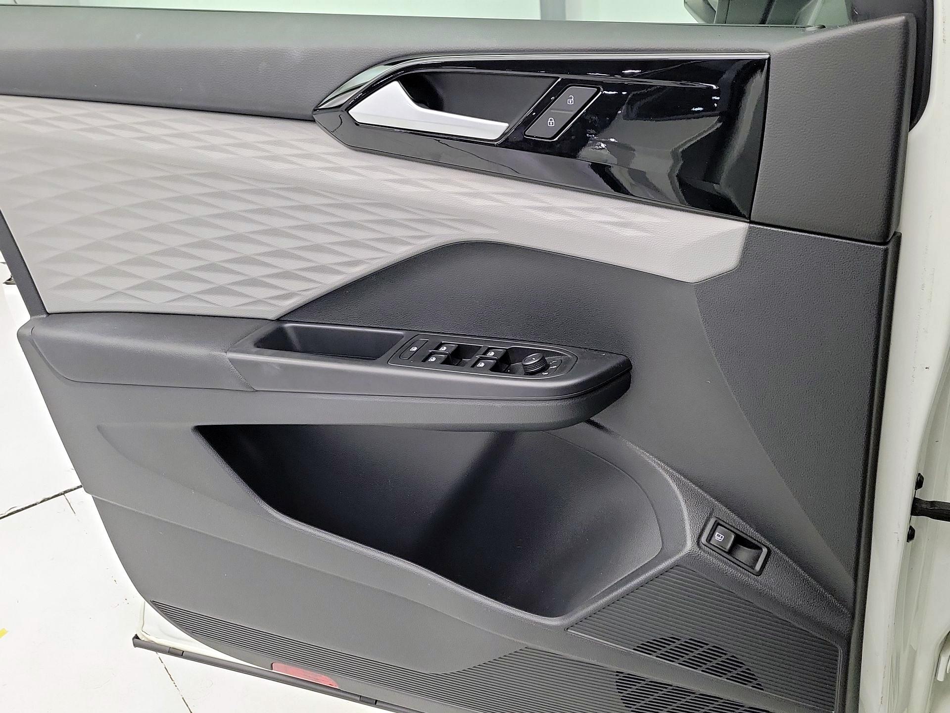 Thumbnail: 2023 Volkswagen Taos - 12