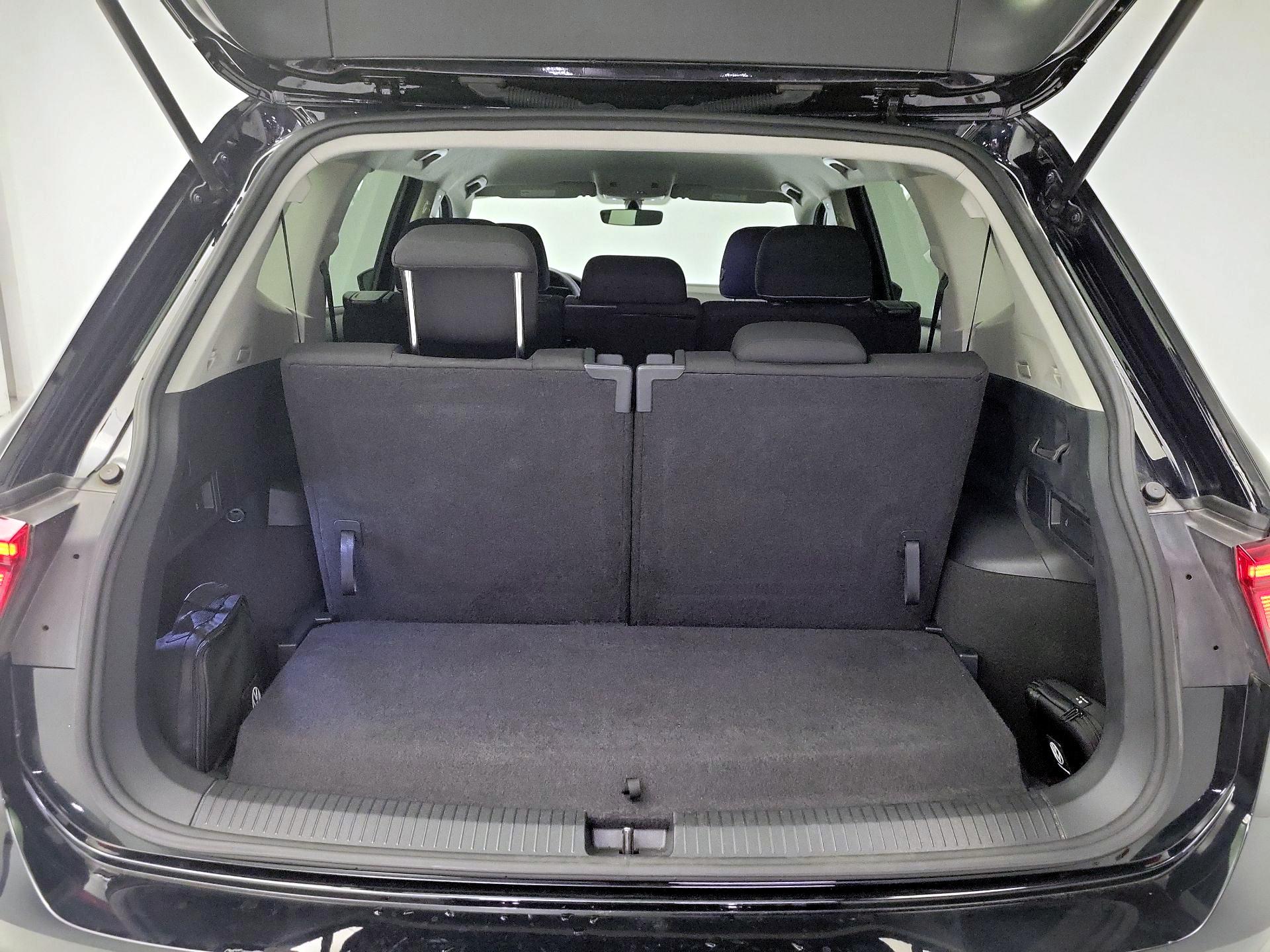 Thumbnail: 2023 Volkswagen Tiguan - 20