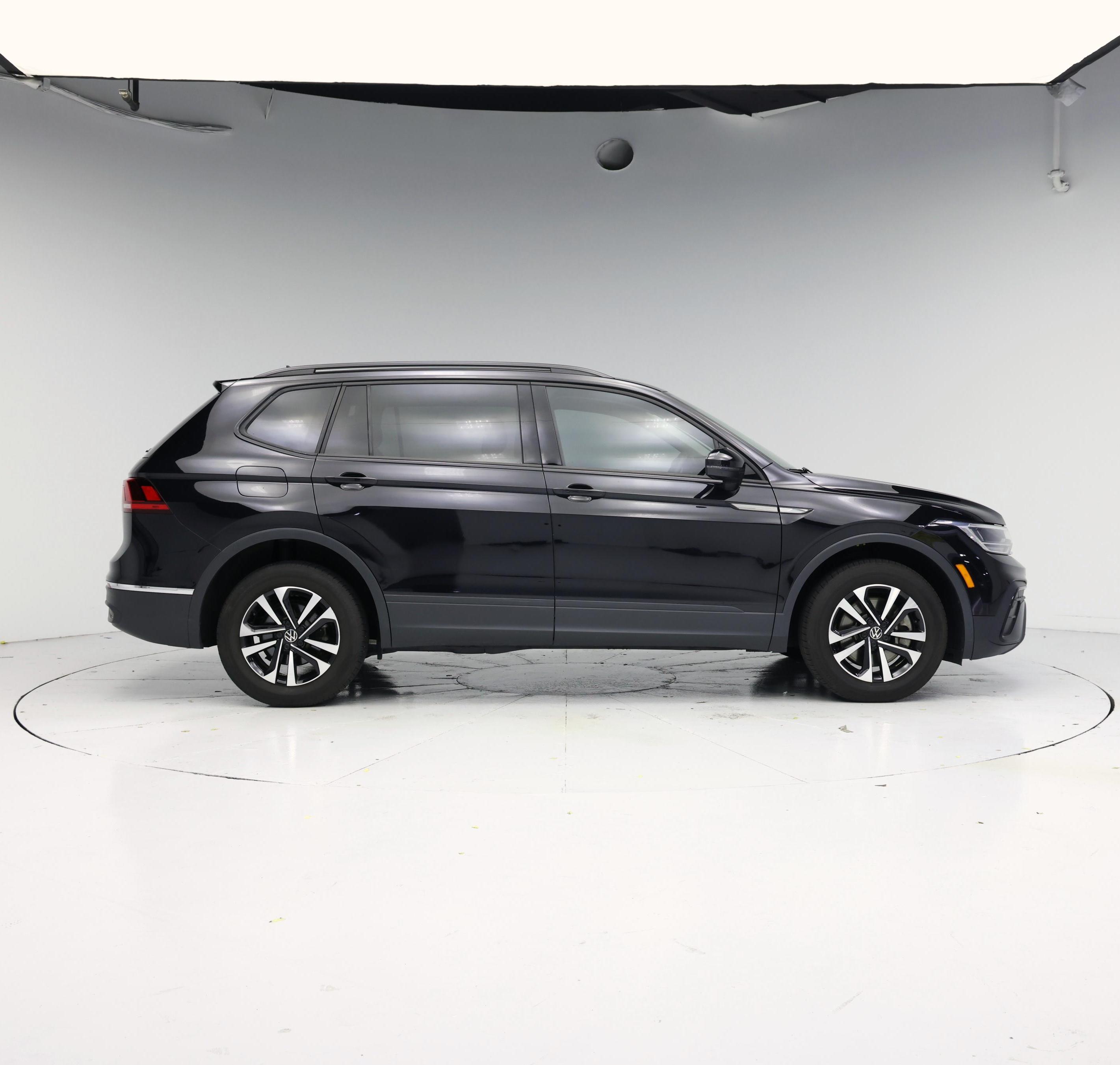 Thumbnail: 2023 Volkswagen Tiguan - 7