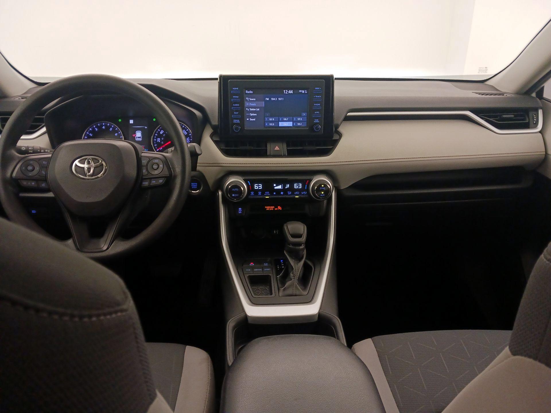 Thumbnail: 2019 Toyota RAV4 - 9