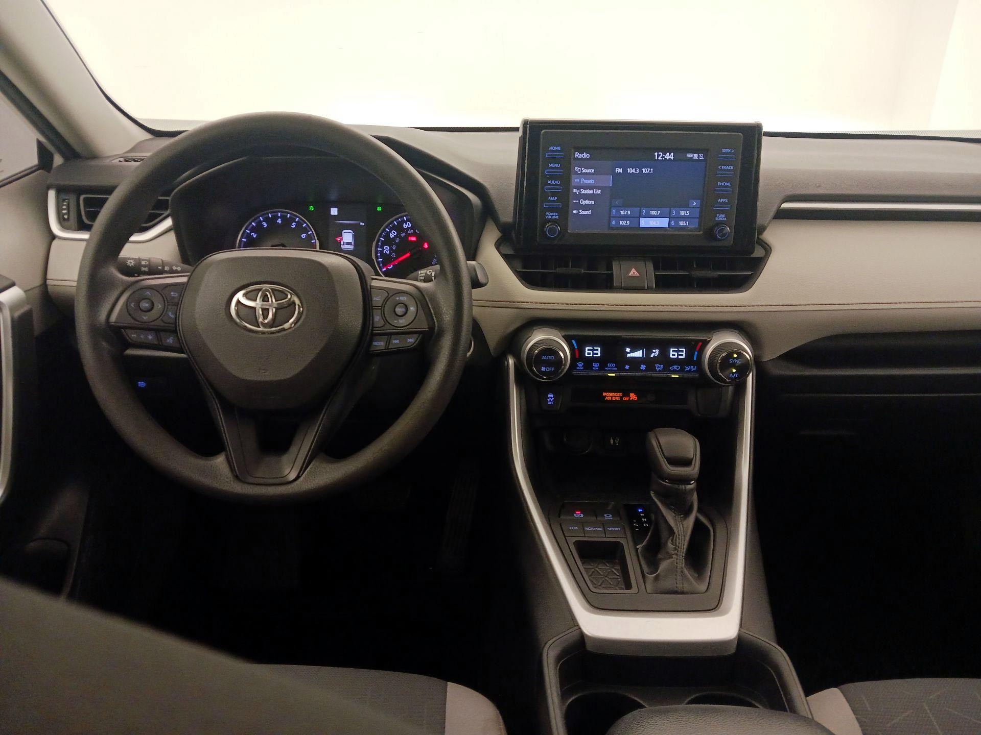 Thumbnail: 2019 Toyota RAV4 - 10
