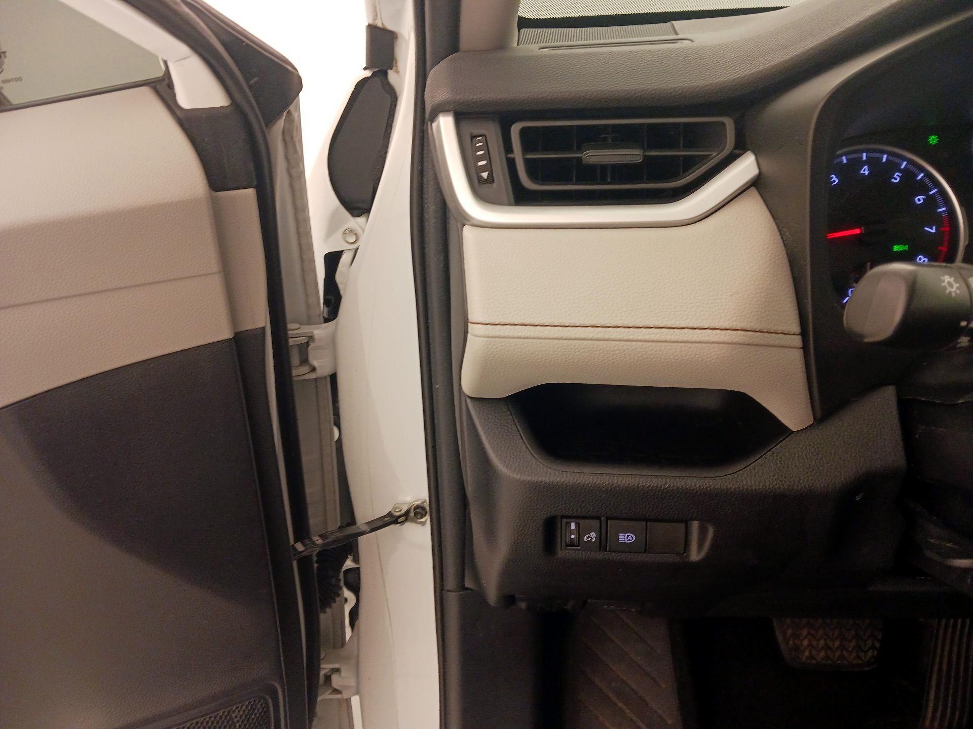 Thumbnail: 2019 Toyota RAV4 - 13